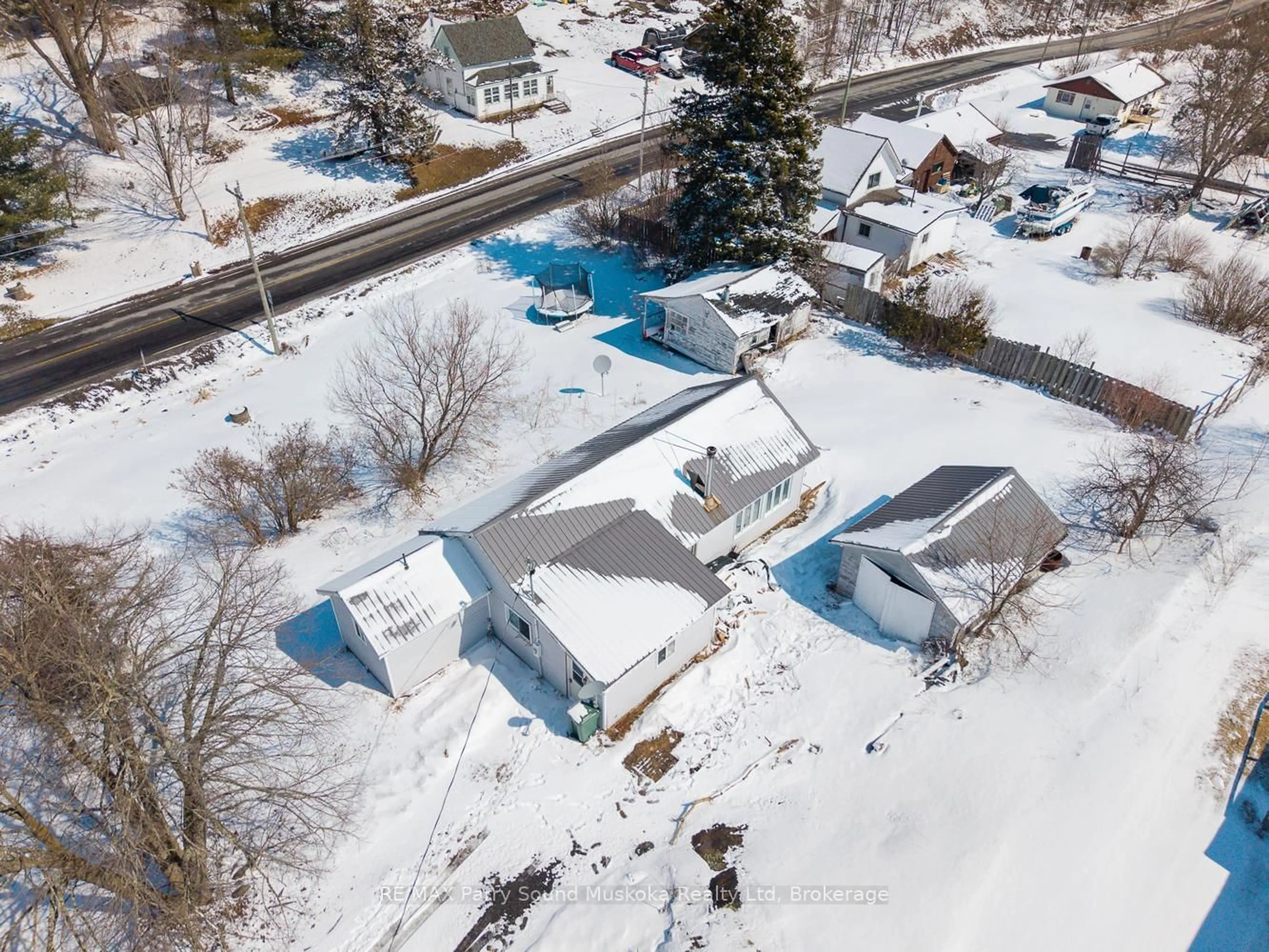 A pic from outside/outdoor area/front of a property/back of a property/a pic from drone, street for 2 Mary St, McKellar Ontario P0G 1C0