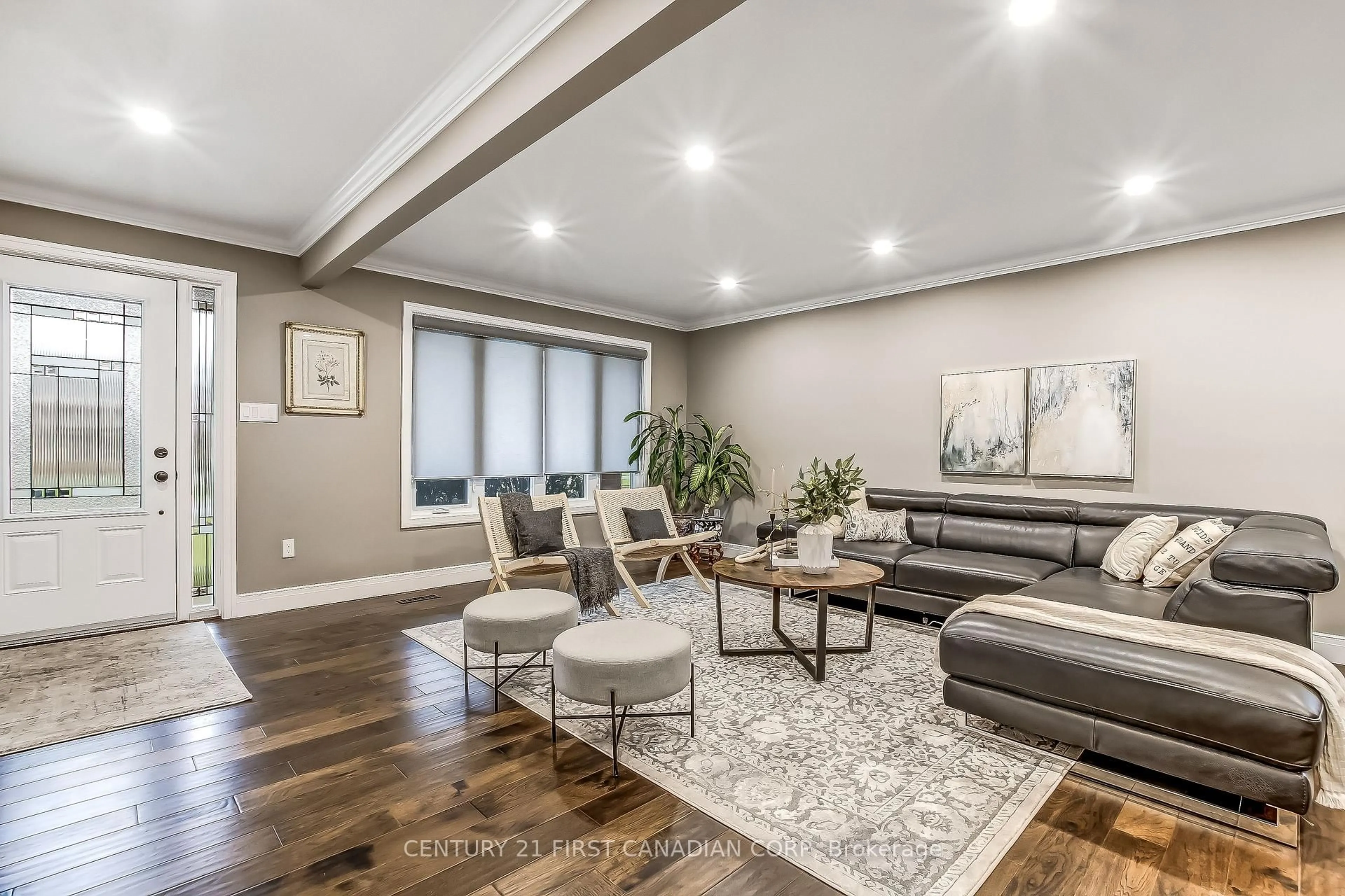 Living room with furniture, unknown for 68 Golfview Cres, London South Ontario N6C 5N5