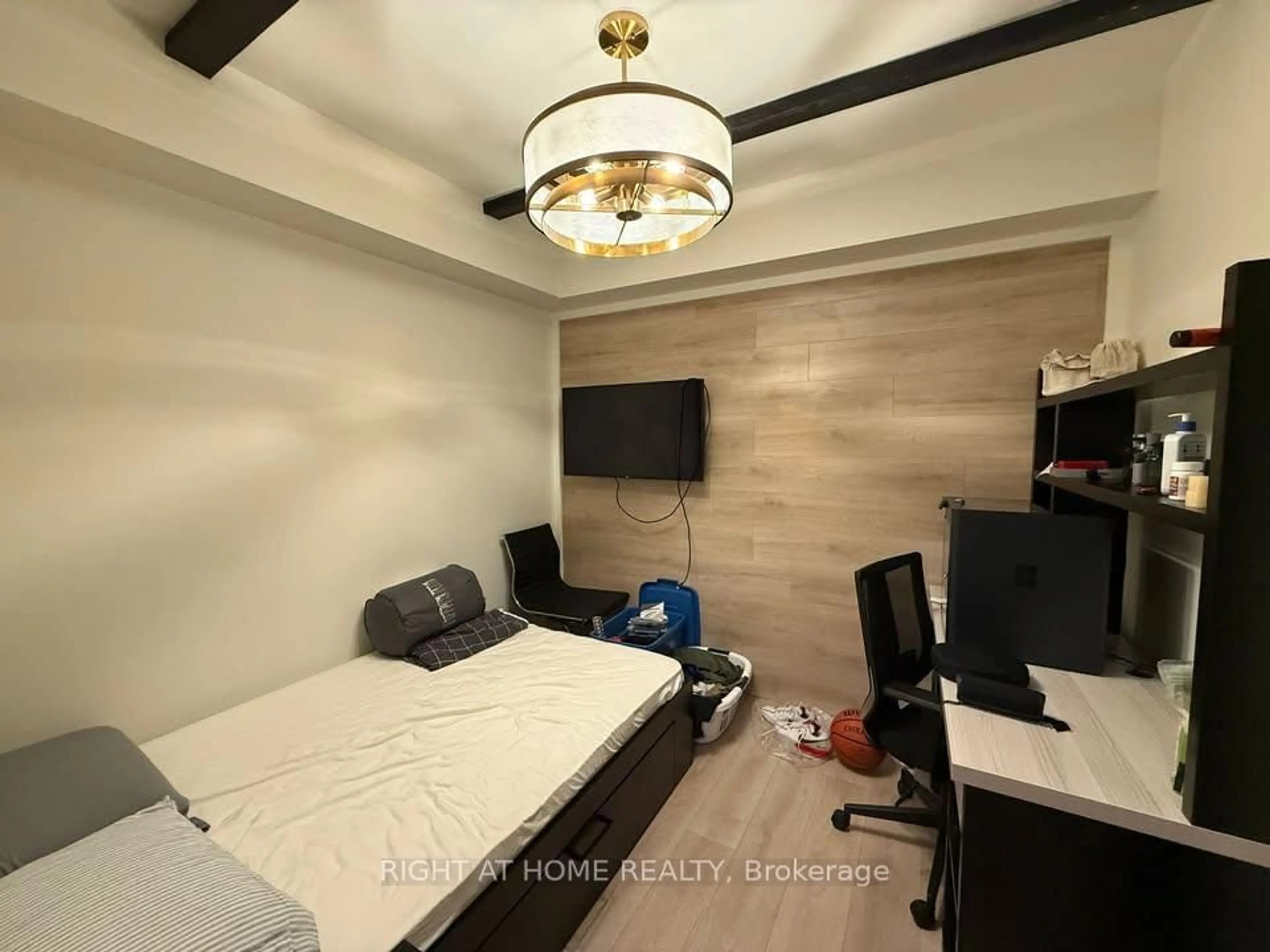 A pic of a room for 145 Columbia St #925, Waterloo Ontario N2L 0K7