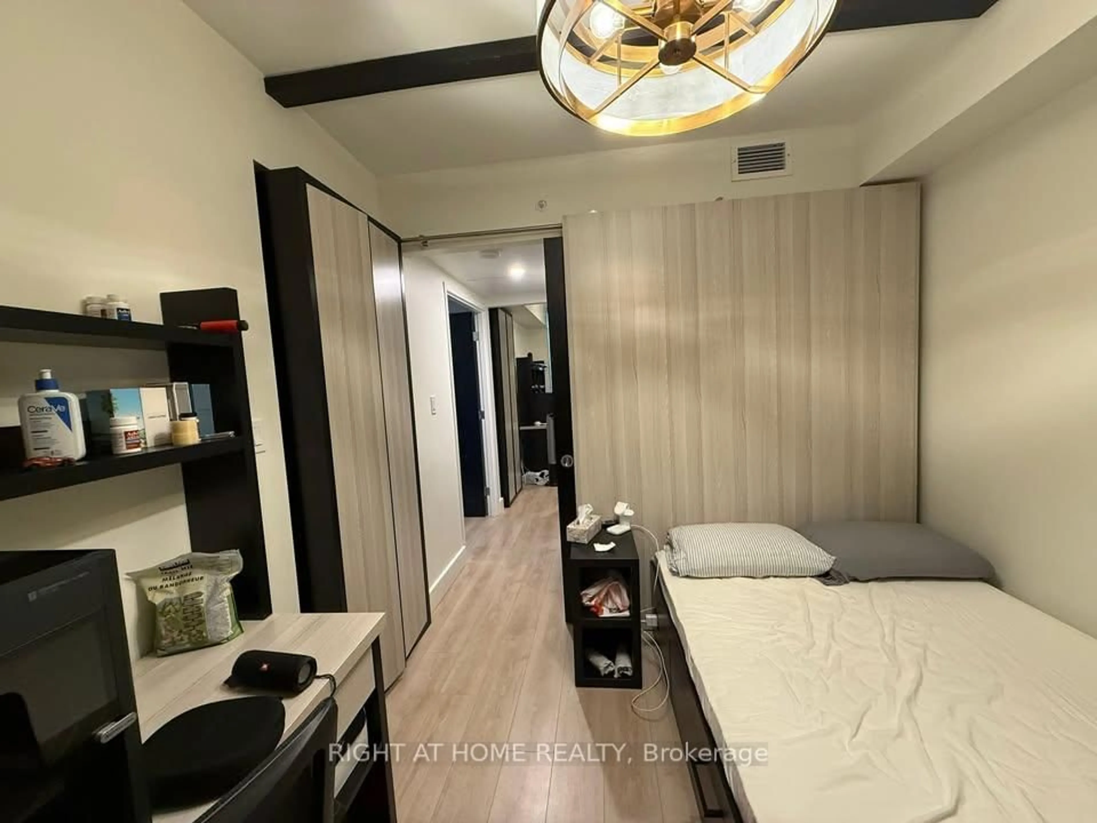 A pic of a room for 145 Columbia St #925, Waterloo Ontario N2L 0K7