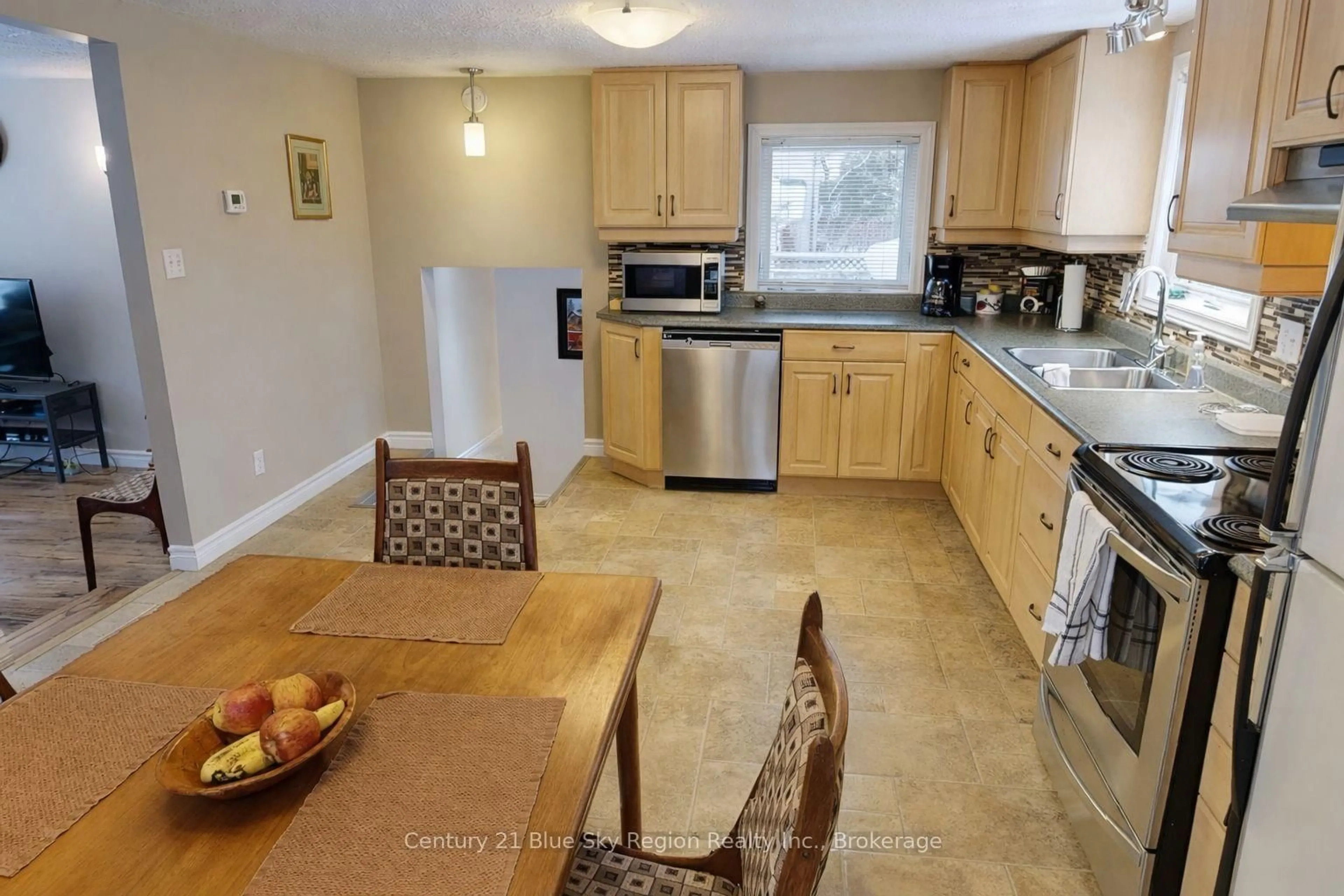 Standard kitchen, ceramic/tile floor for 36 Nichols St, Callander Ontario P0H 1H0