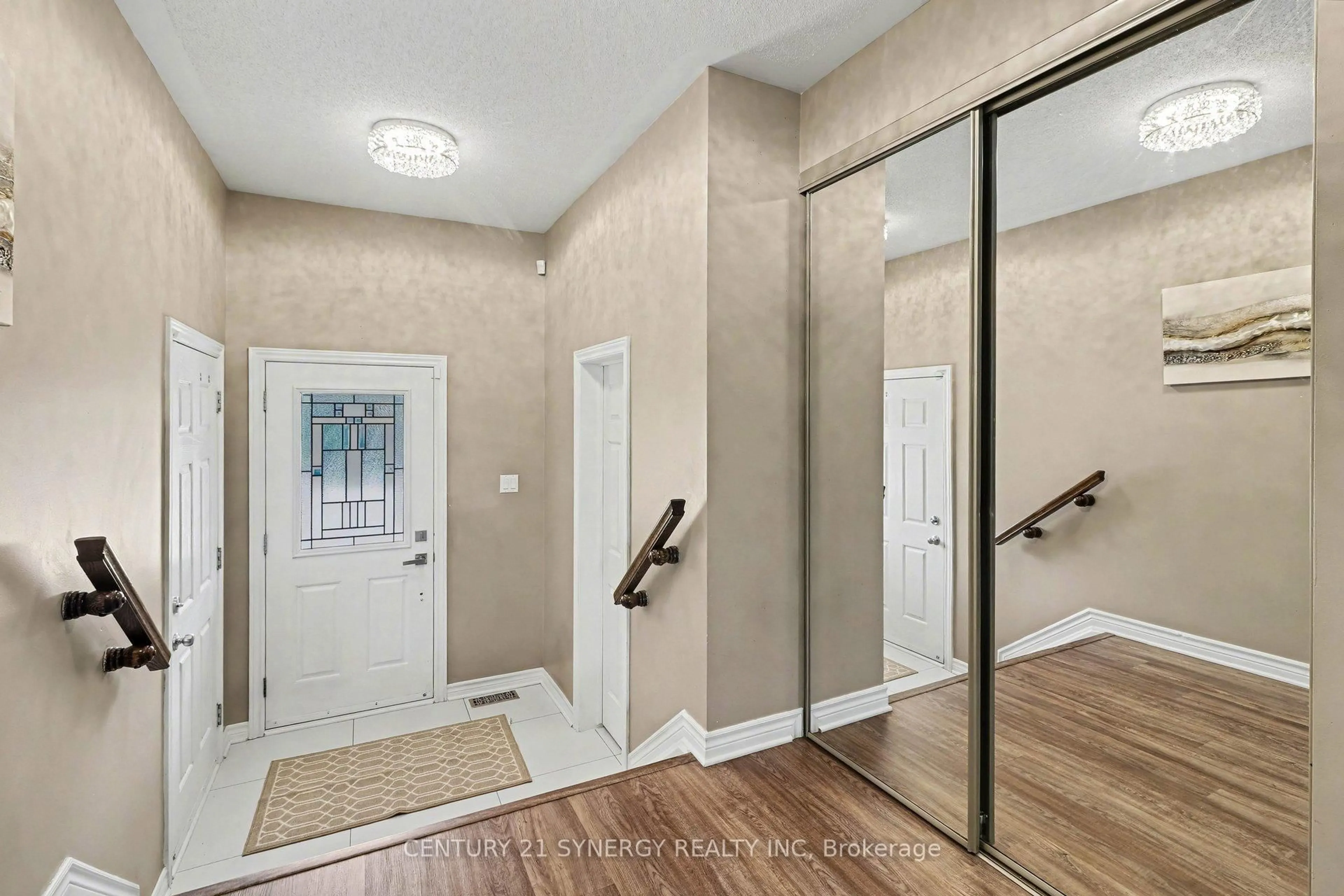Indoor entryway for 114 Silvermoon Cres, Ottawa Ontario K4A 0P9