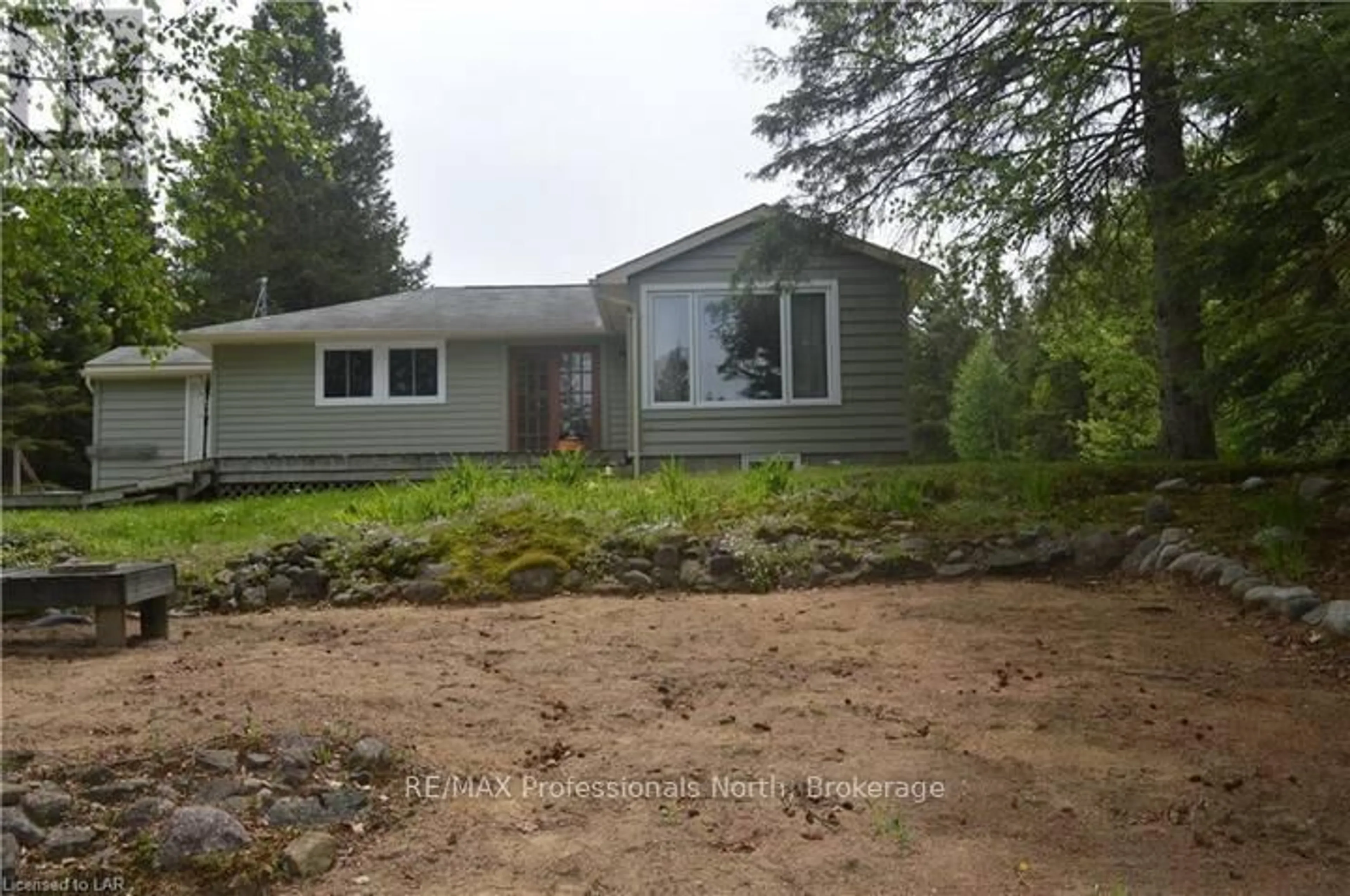 Home with vinyl exterior material, unknown for 1052 Ablett Crt, Algonquin Highlands Ontario K0M 1J1