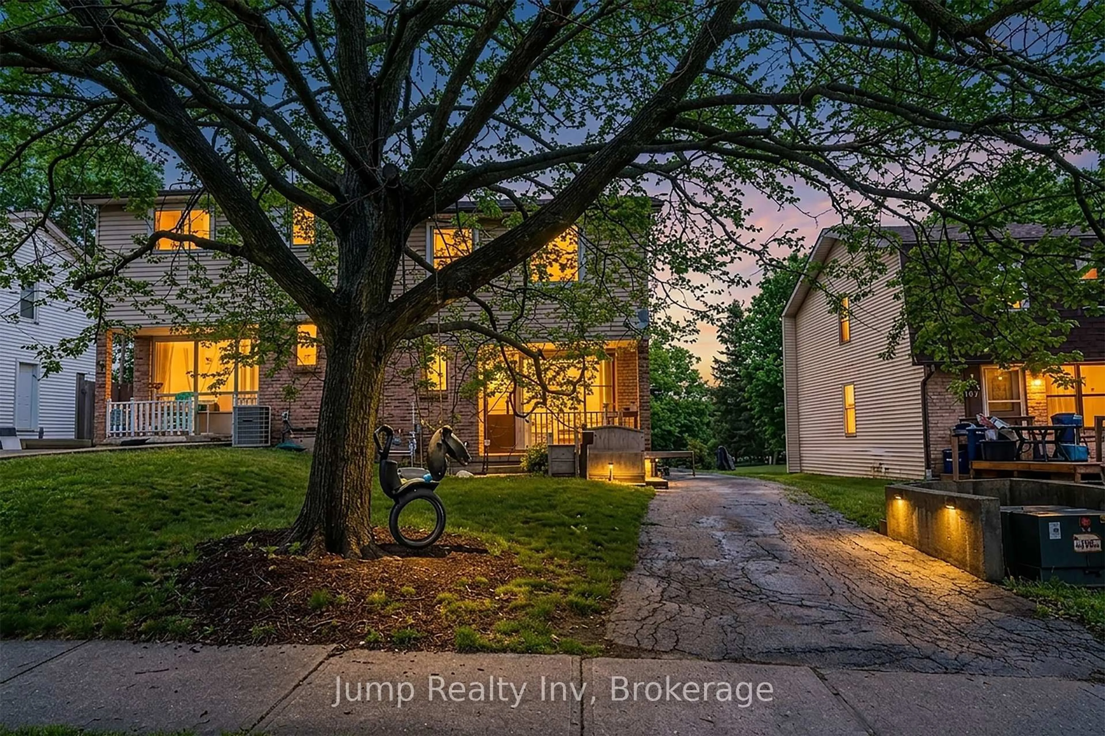 Indoor entryway for 189 Fife Rd, Guelph Ontario N1H 7J3