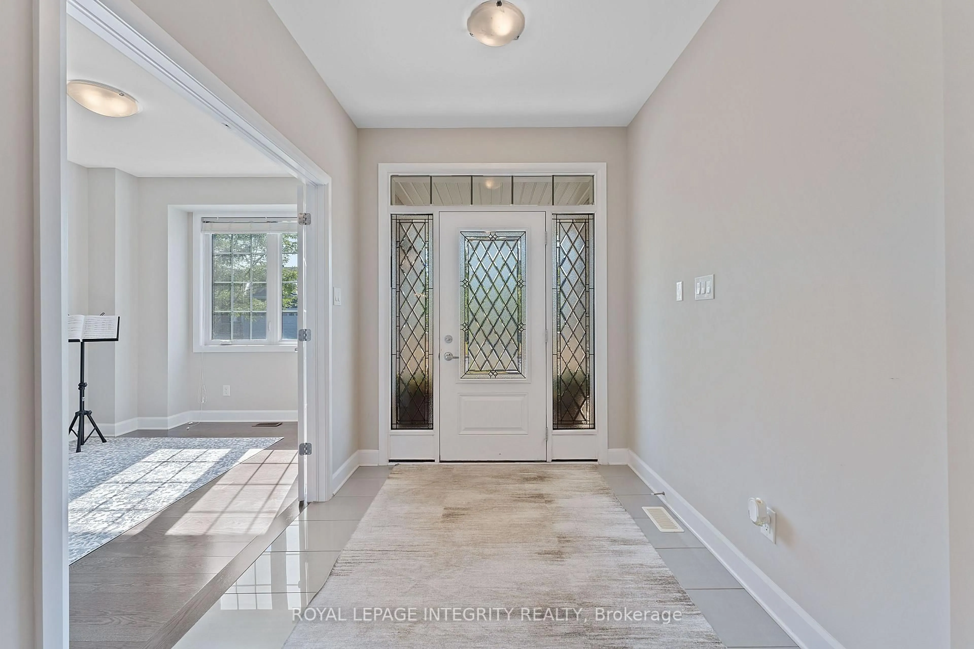 Indoor entryway for 49 Hawks Landing Cres, Stittsville Ontario K2S 1W1