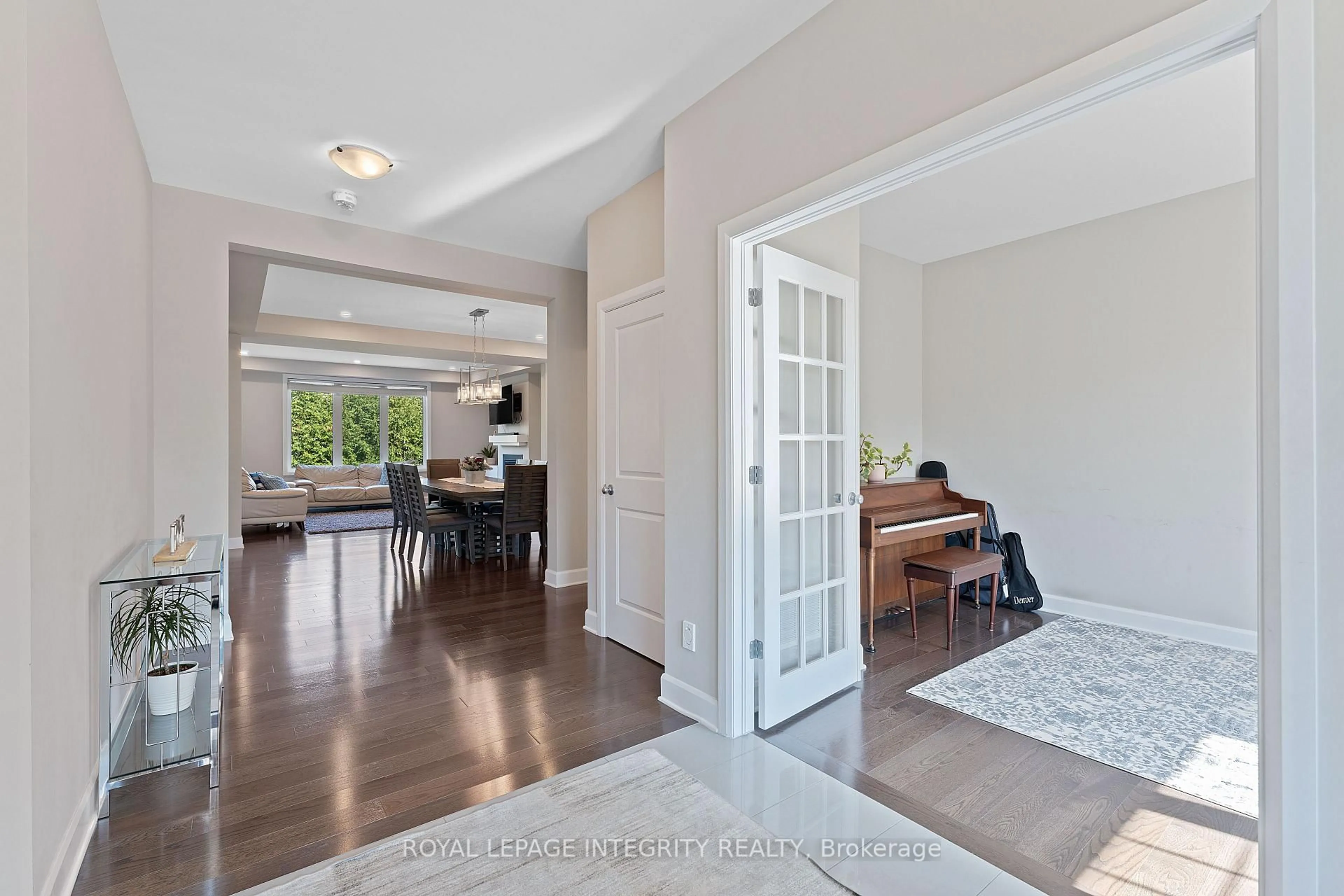 Indoor entryway for 49 Hawks Landing Cres, Stittsville Ontario K2S 1W1