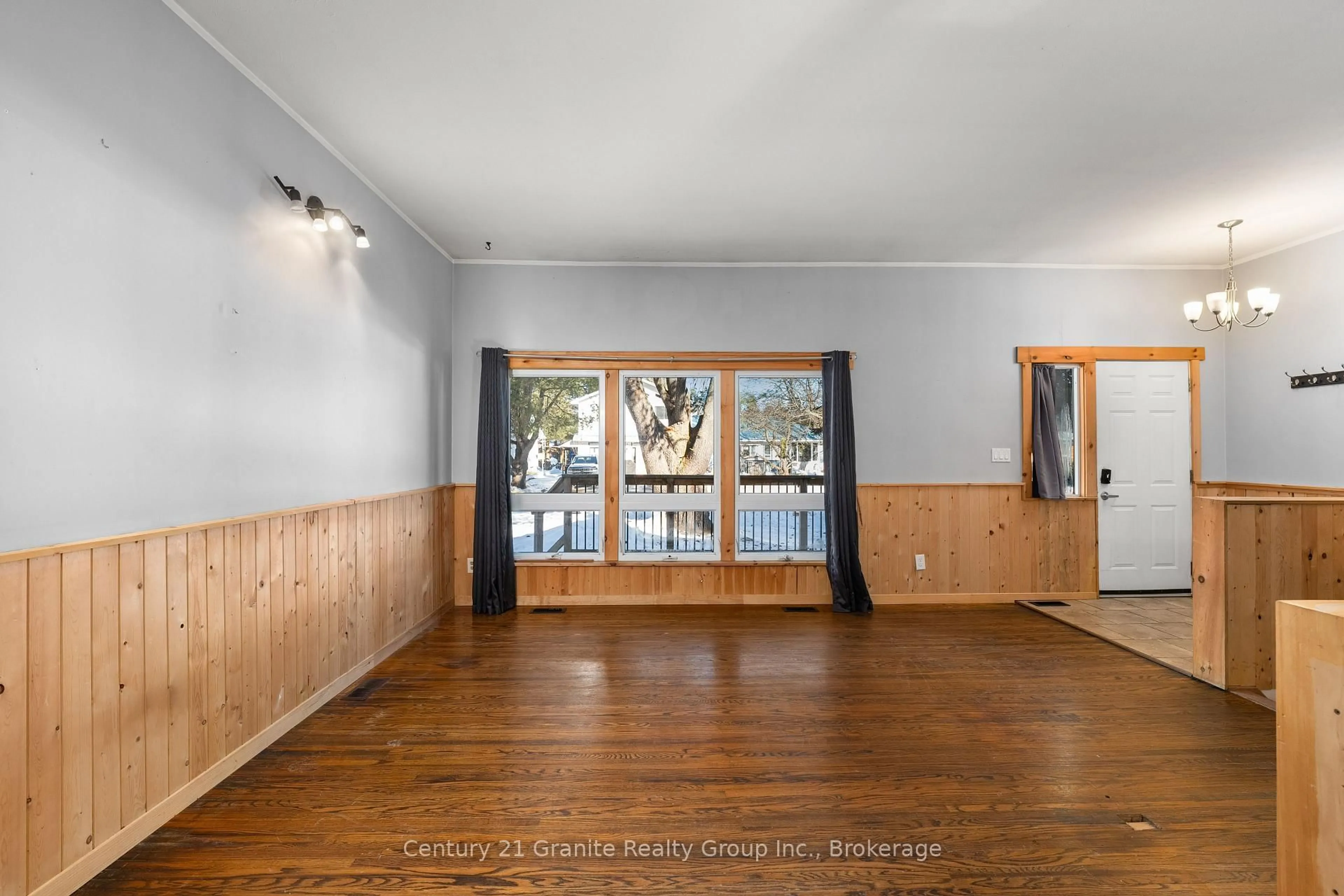 Indoor foyer for 37 Mckay St, Minden Hills Ontario K0M 2K0