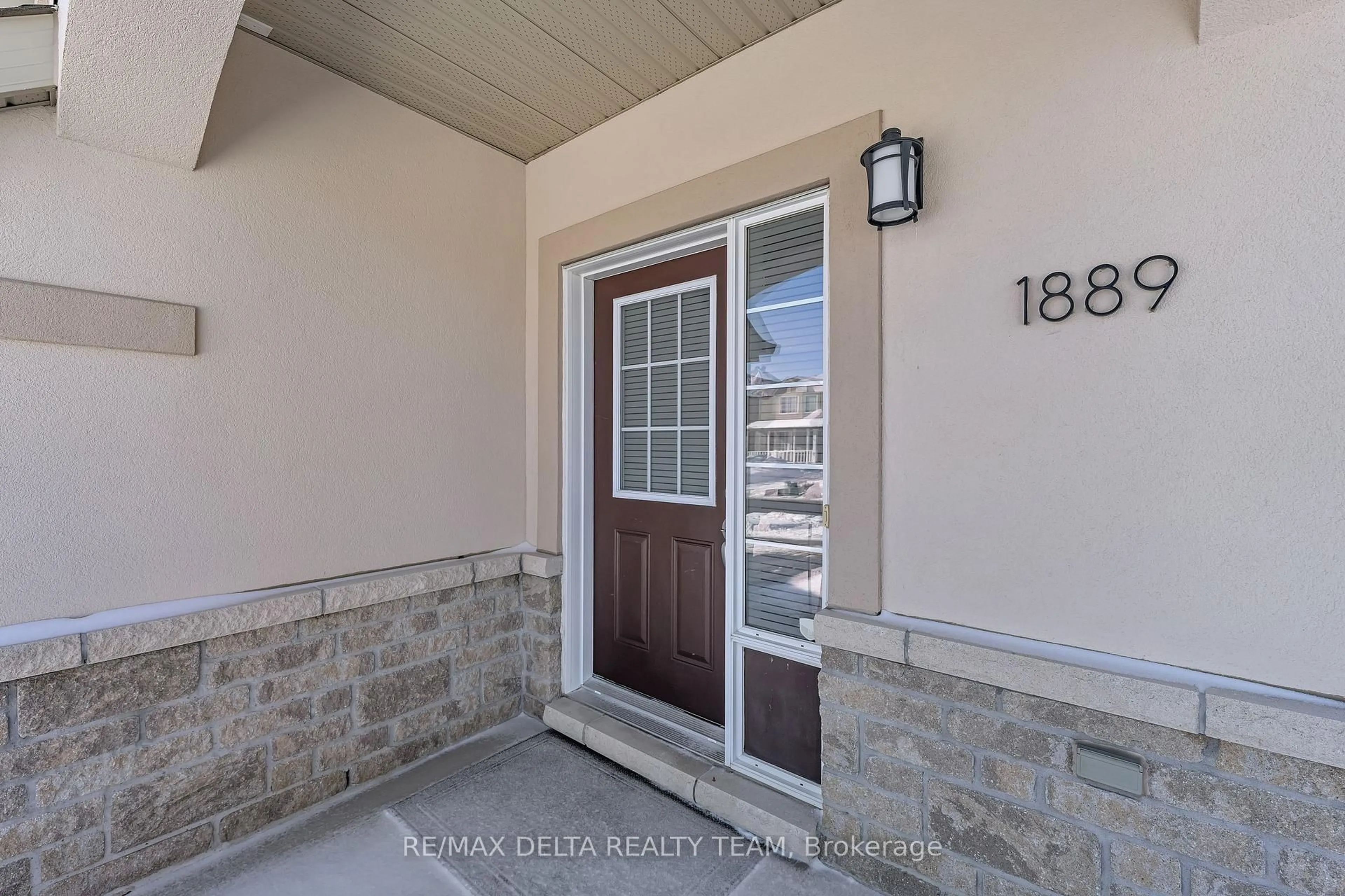 Indoor entryway for 1889 Montmere Ave, Ottawa Ontario K4A 0E7