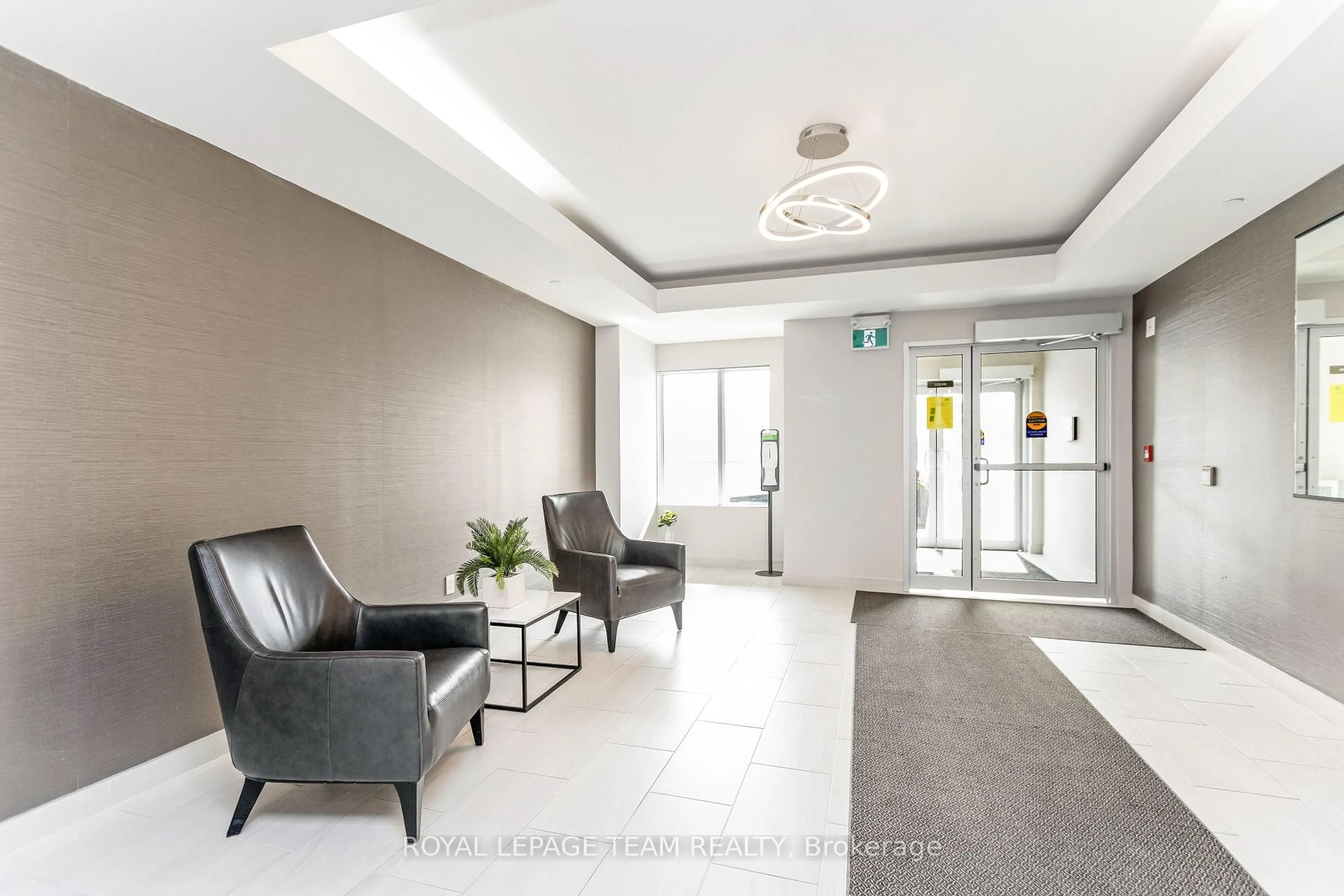 Indoor foyer for 280 Herzberg Rd #105, Ottawa Ontario K2K 0N8