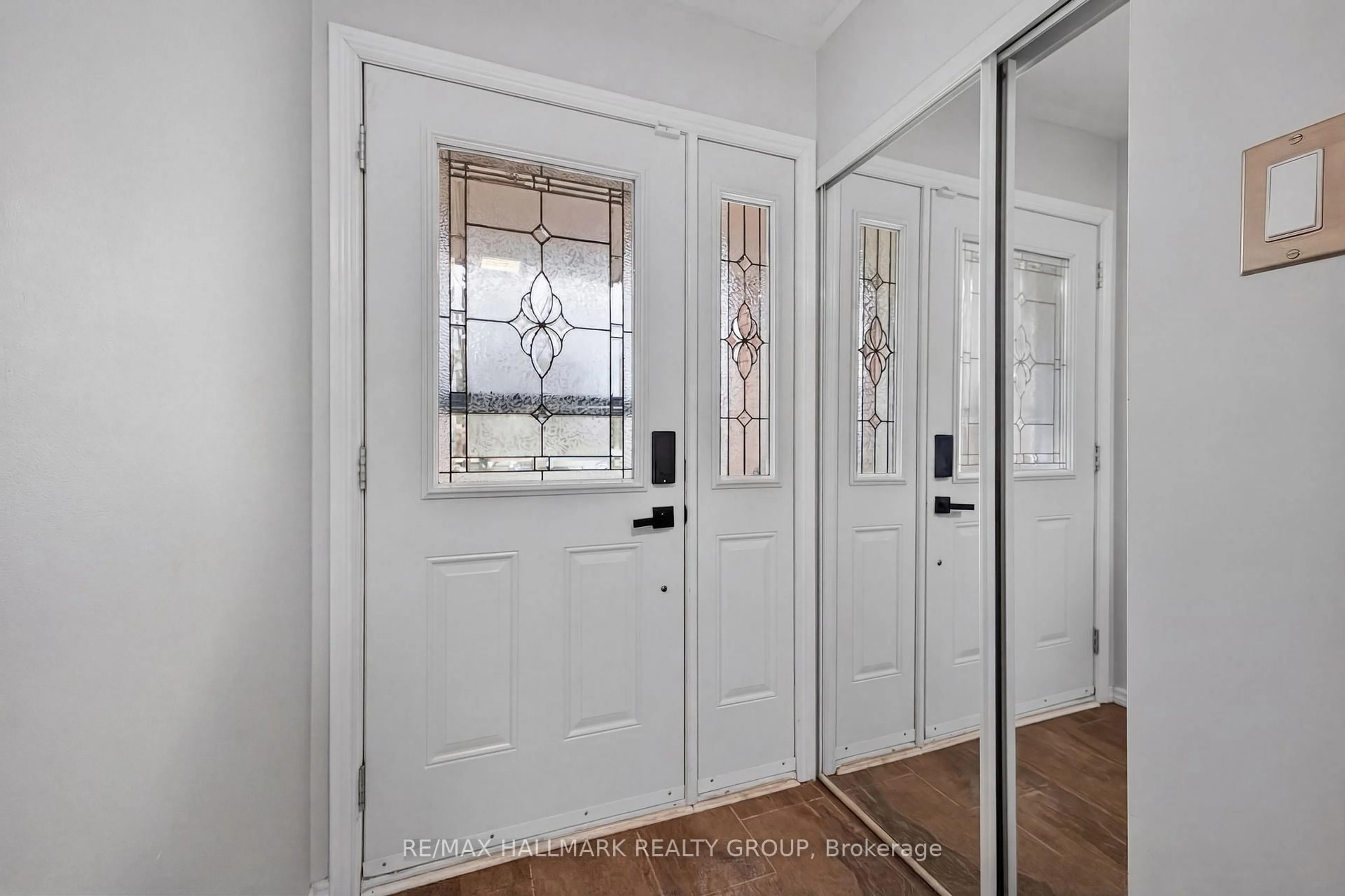 Indoor entryway for 80 PICKWICK Dr, Ottawa Ontario K2J 3E2