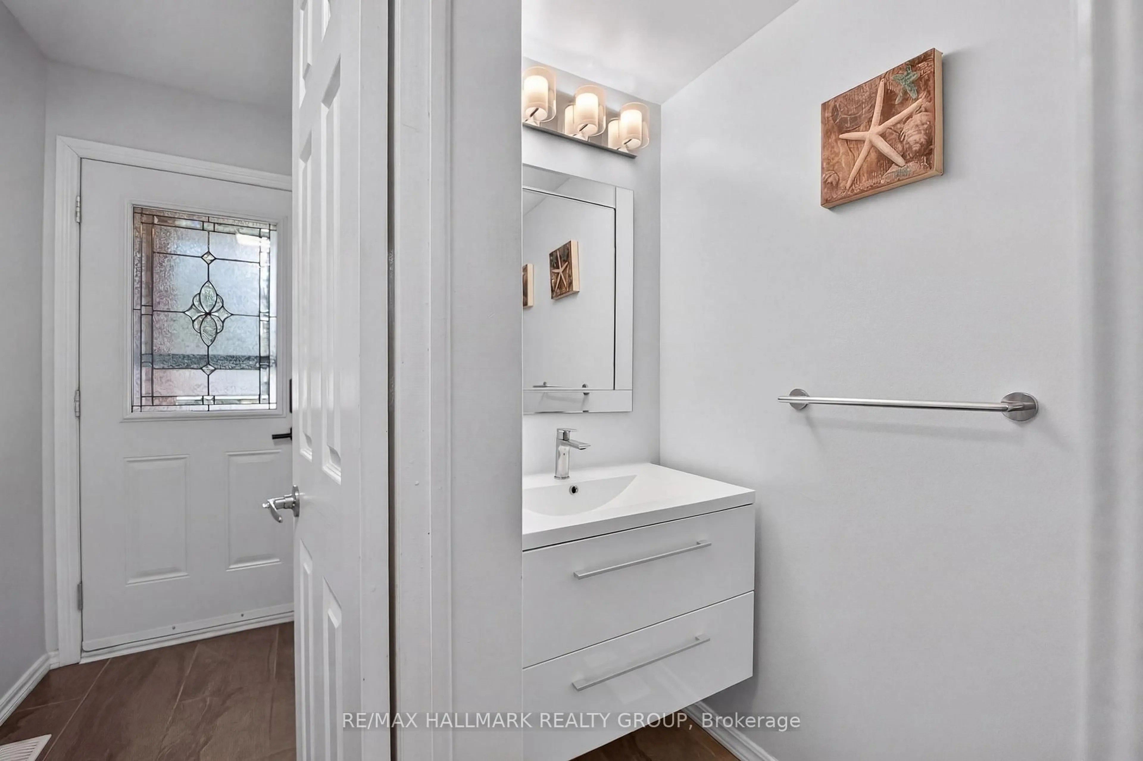 Standard bathroom, ceramic/tile floor for 80 PICKWICK Dr, Ottawa Ontario K2J 3E2