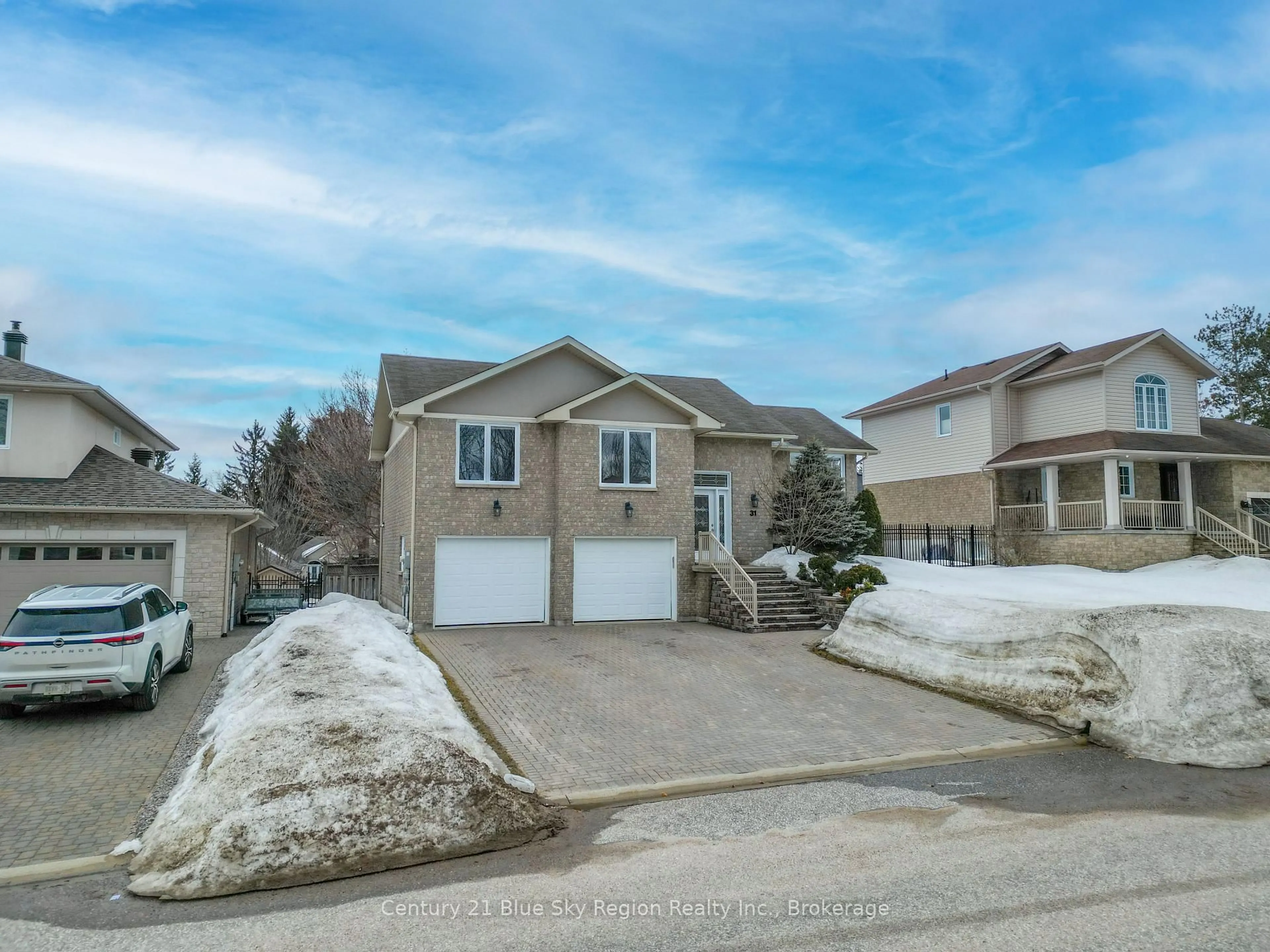 A pic from outside/outdoor area/front of a property/back of a property/a pic from drone, street for 31 Vermont Cres, North Bay Ontario P1C 1L5