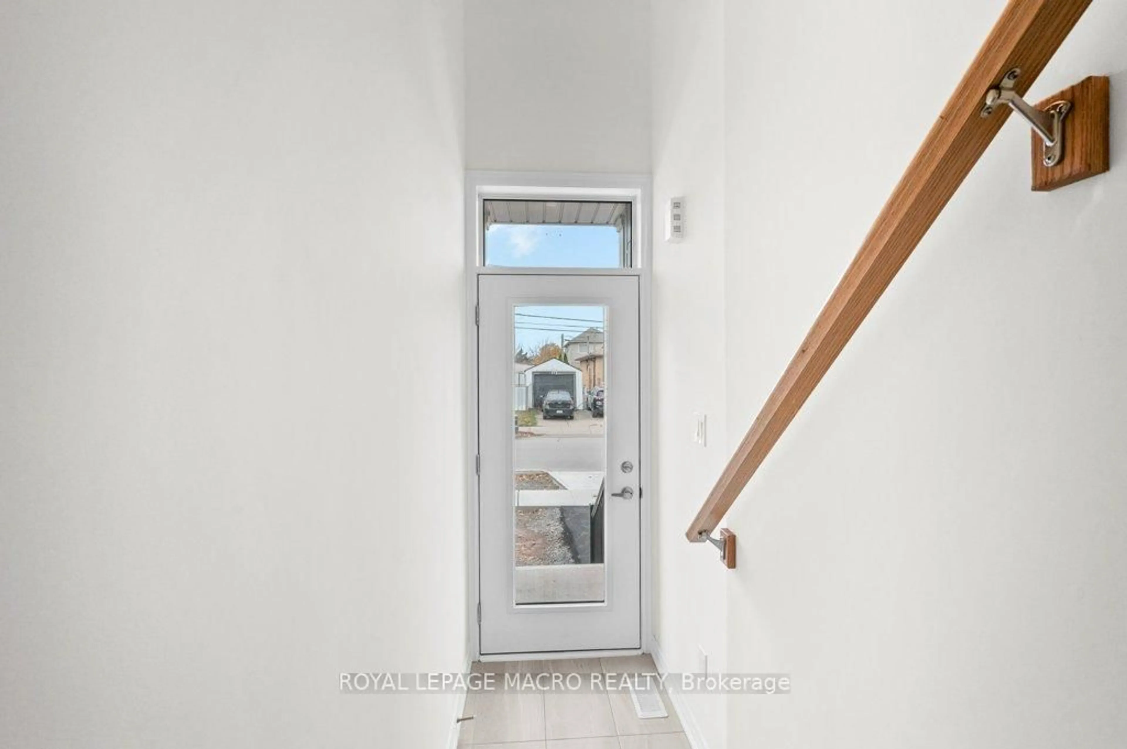 Indoor entryway for 21A Bingham Rd, Hamilton Ontario L8H 0B5