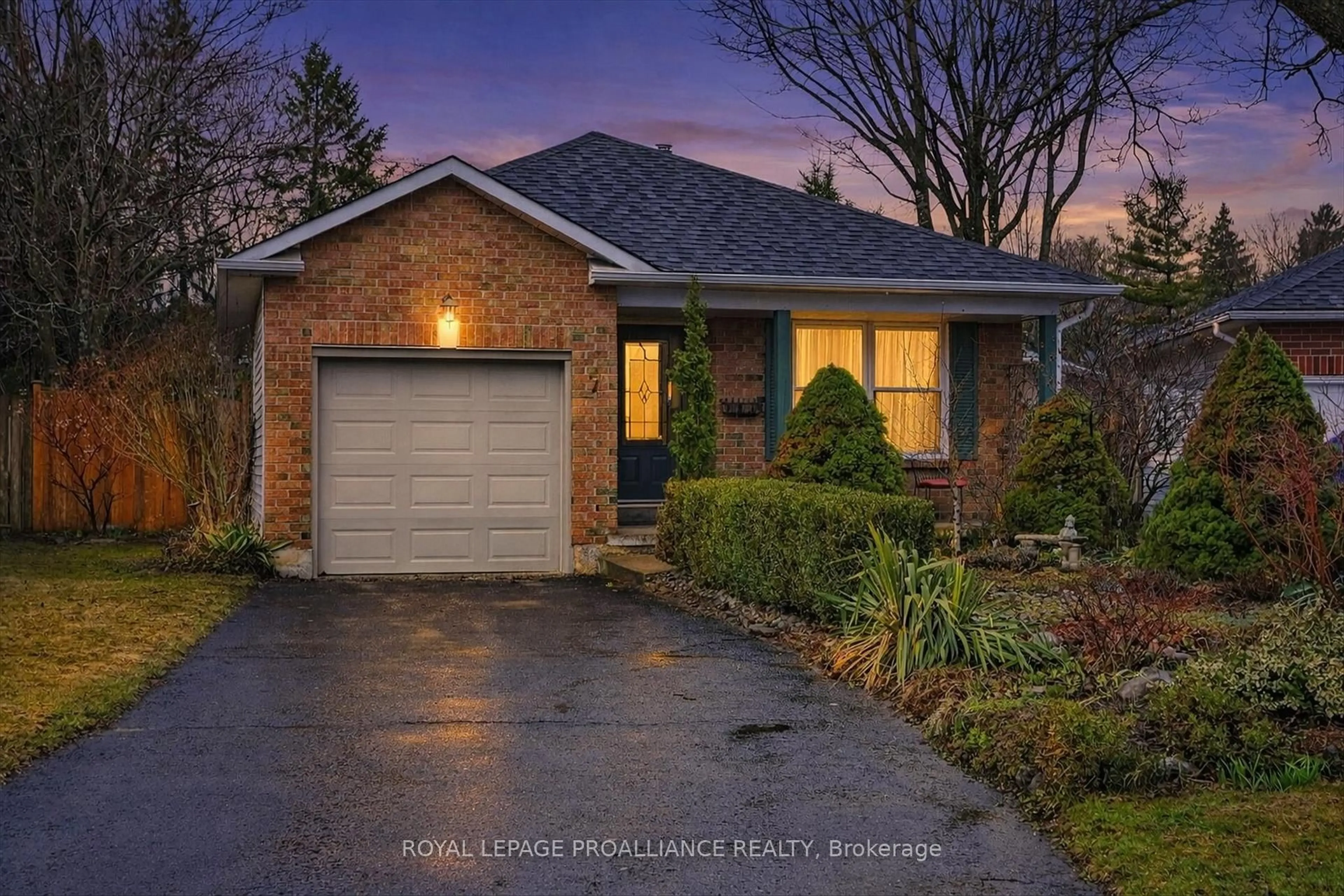 Home with brick exterior material, street for 7 Daleview Crt, Peterborough Ontario K9J 8E6