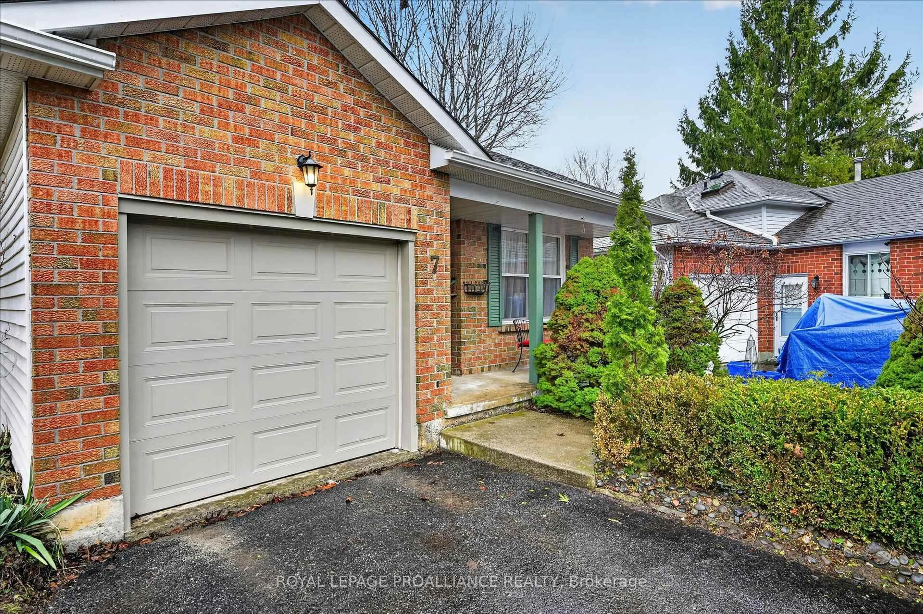 Home with brick exterior material, street for 7 Daleview Crt, Peterborough Ontario K9J 8E6