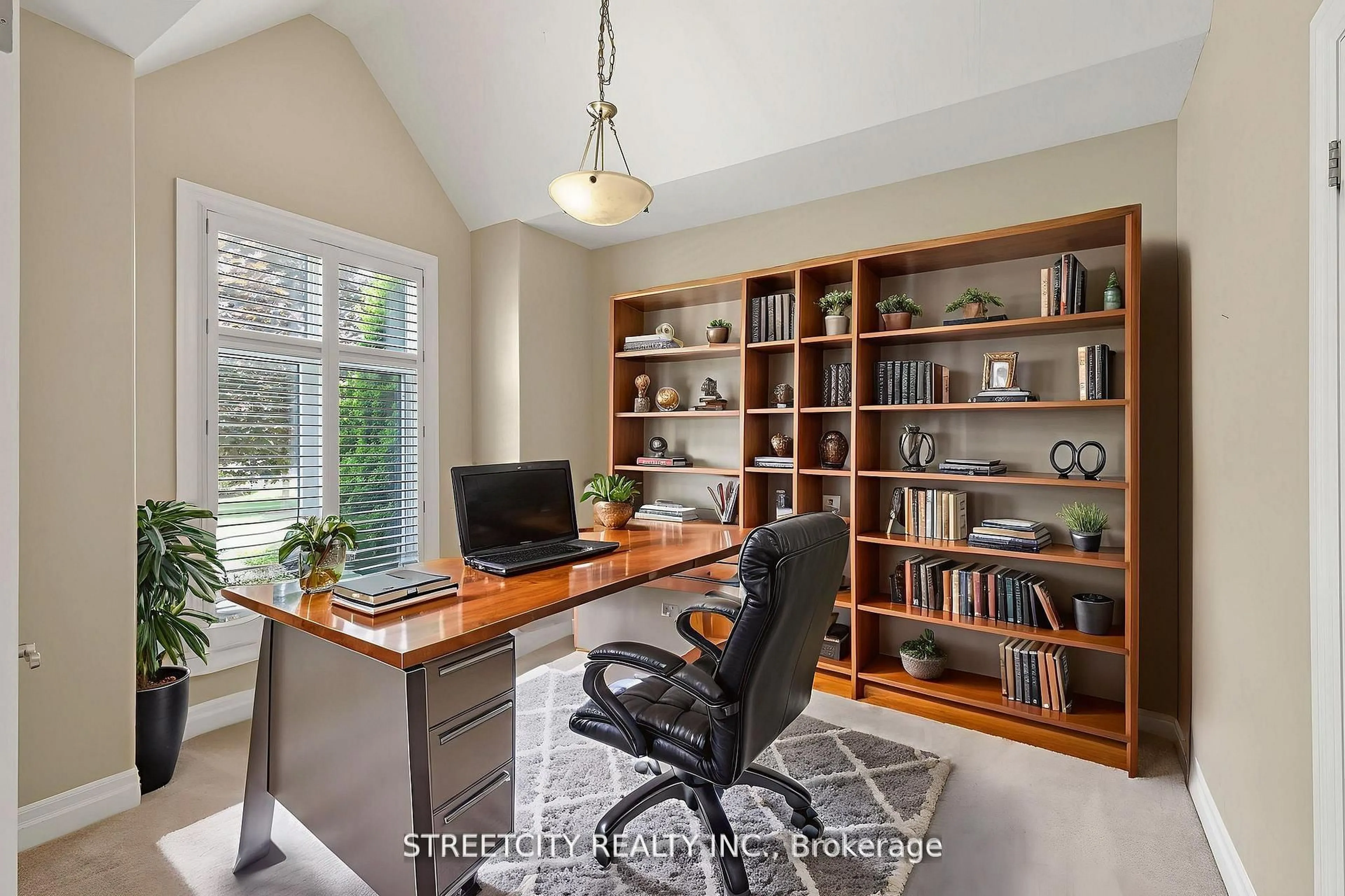 A pic of a room for 124 North Centre Rd #25, London North Ontario N5X 4R3