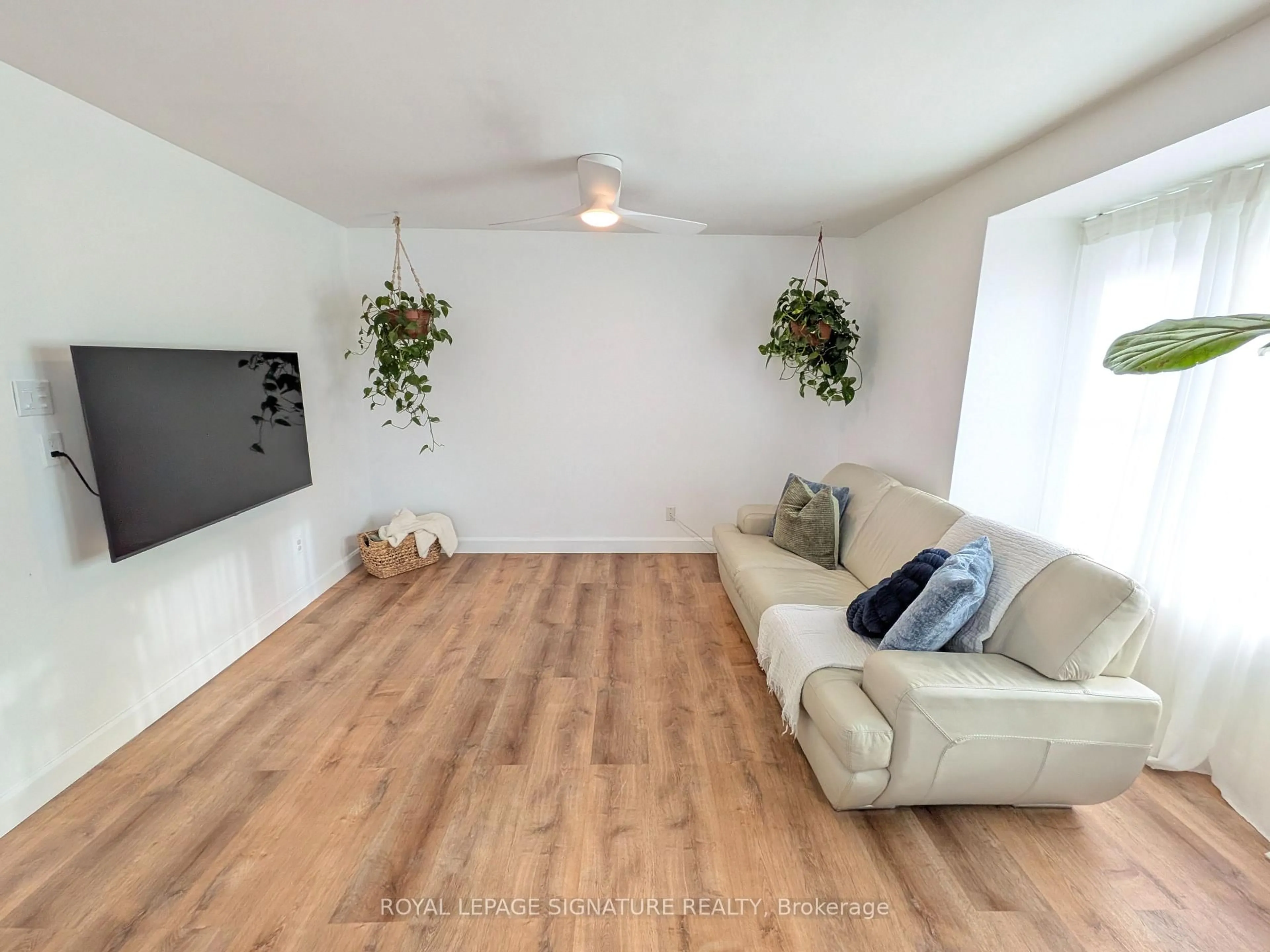 Living room with furniture, unknown for 524 Burnham St, Cobourg Ontario K9A 2W7