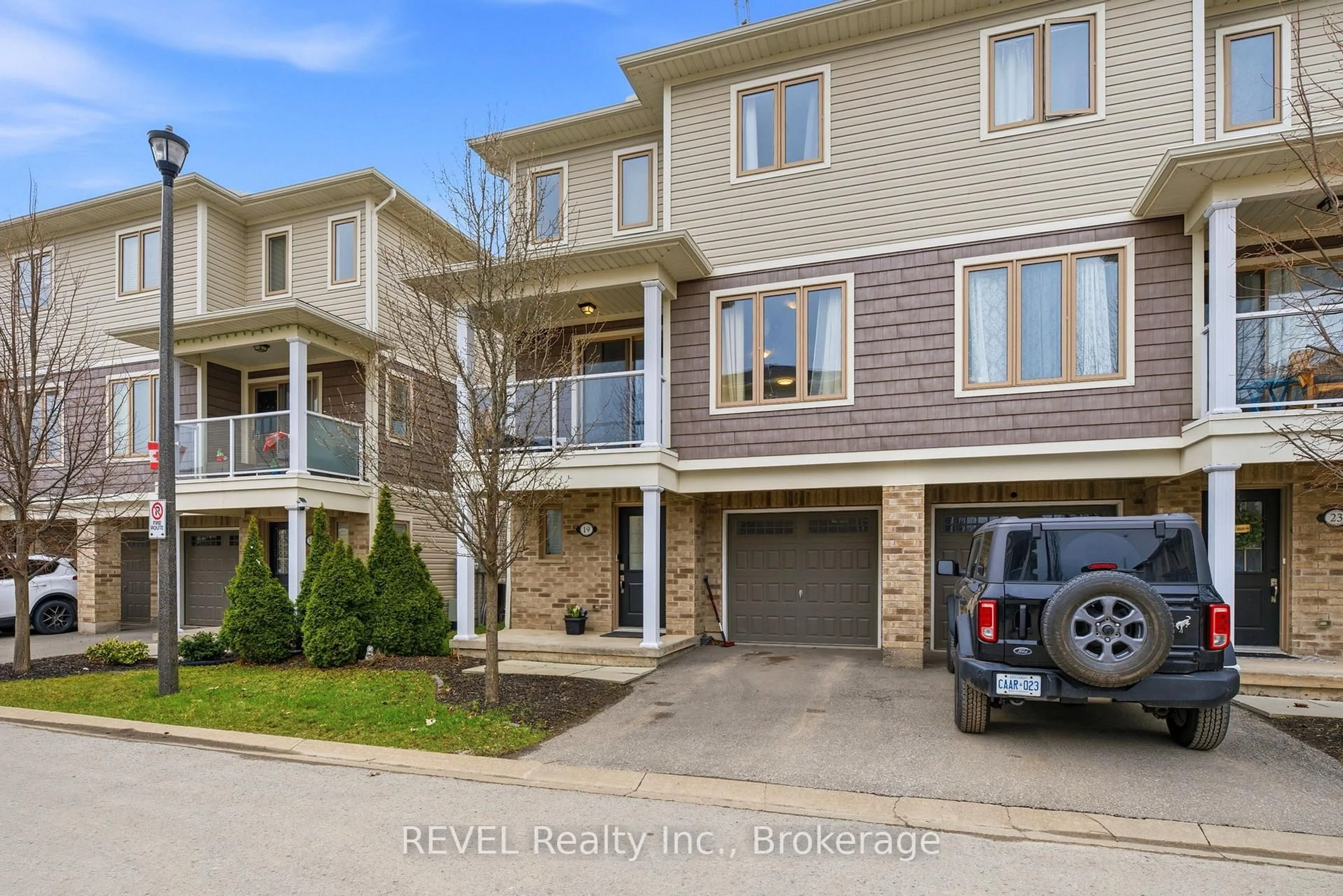 Unknown for 19 Scarlett Common #20, St. Catharines Ontario L2P 0C4