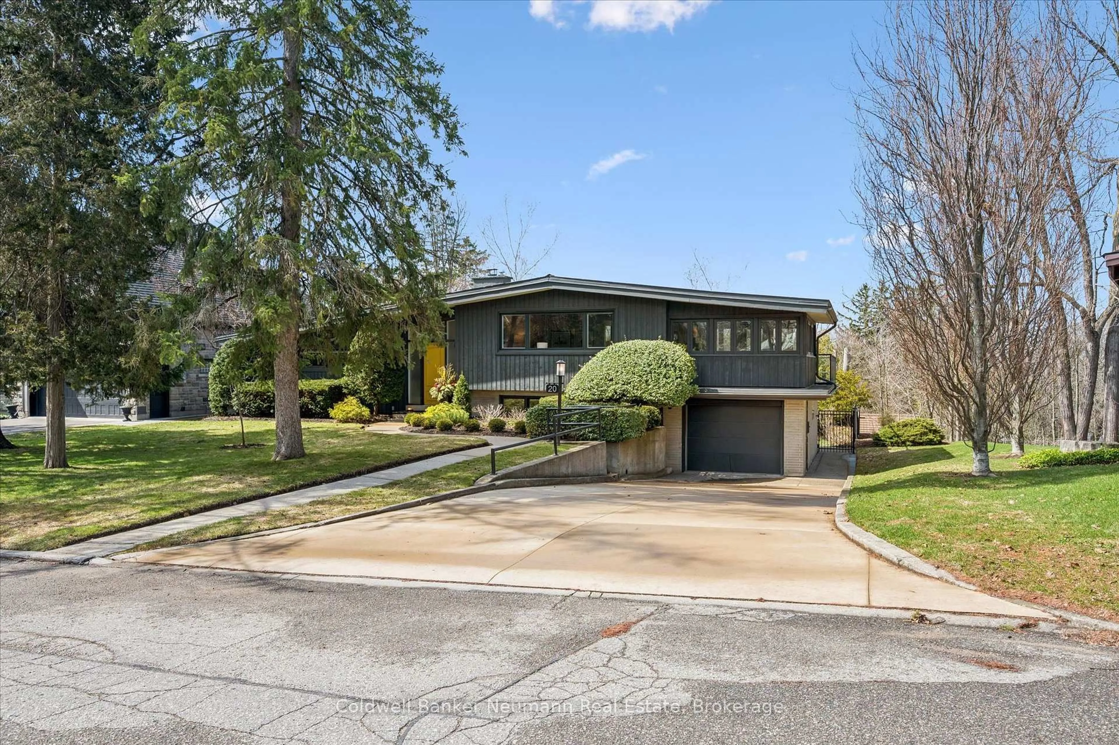 Unknown for 20 Harcourt Dr, Guelph Ontario N1G 1J6