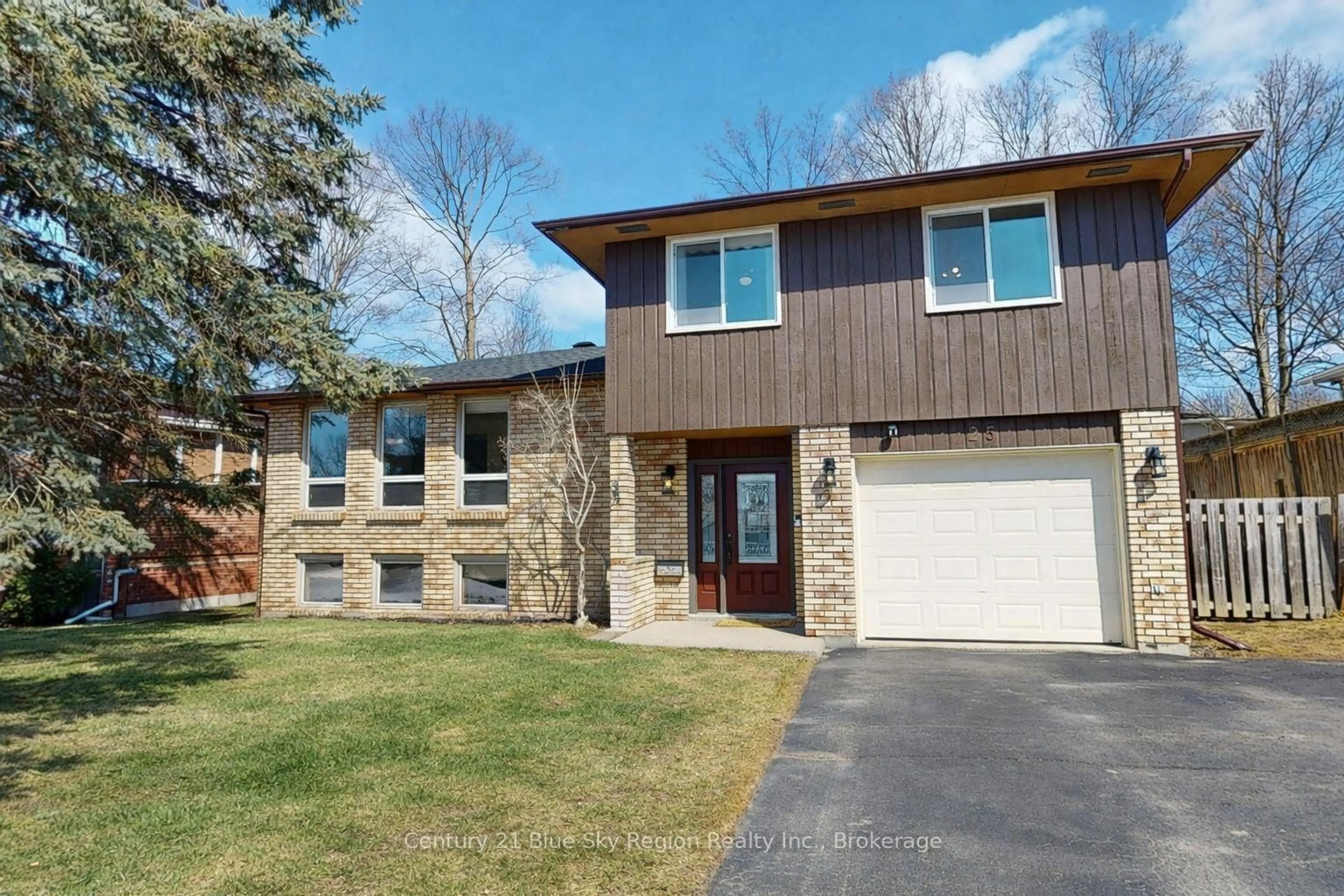 Home with brick exterior material, street for 25 Carriage Cres, North Bay Ontario P1C 1G5