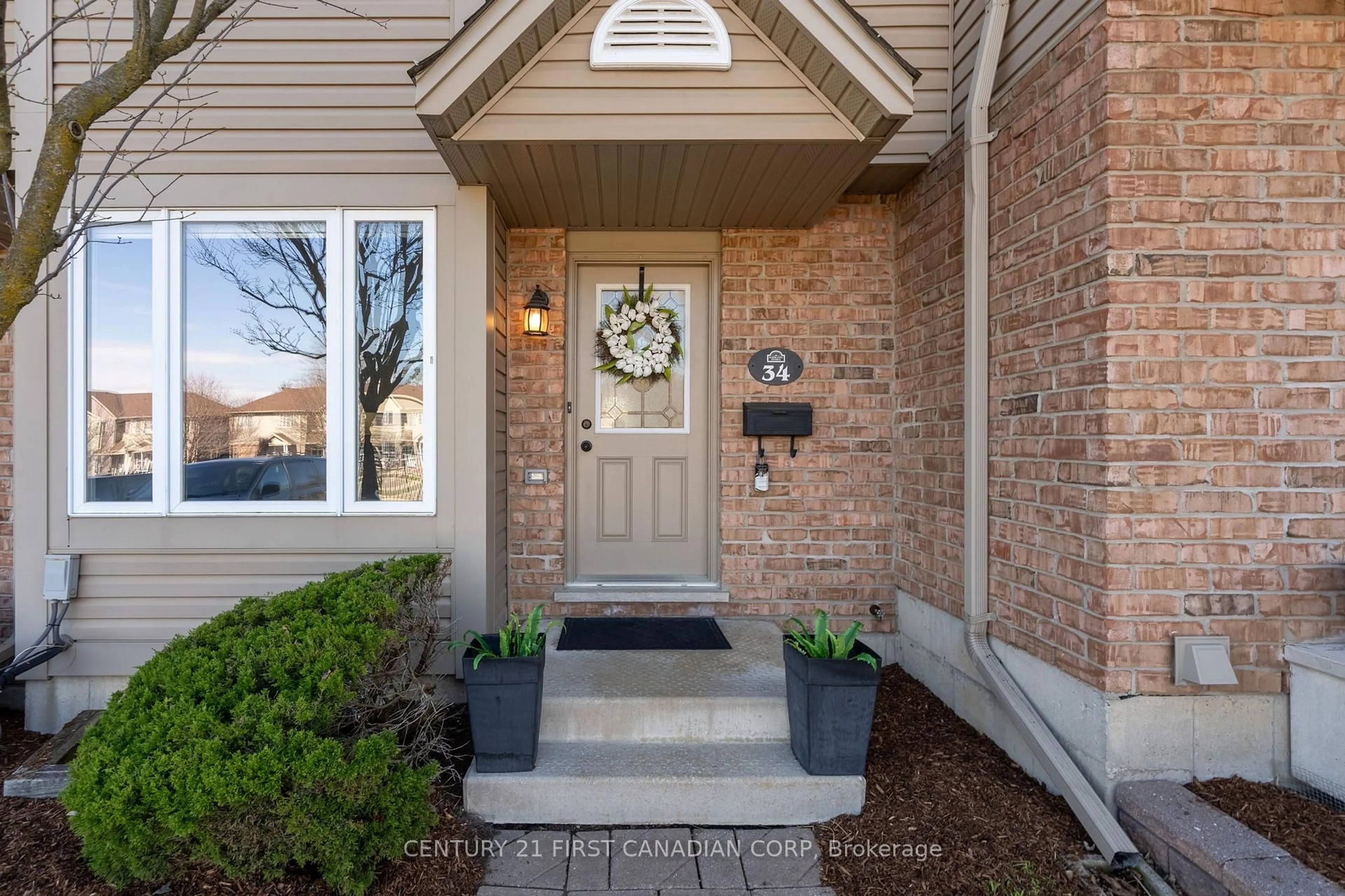 Indoor entryway for 1320 Savannah Dr #34, London North Ontario N5X 0B7