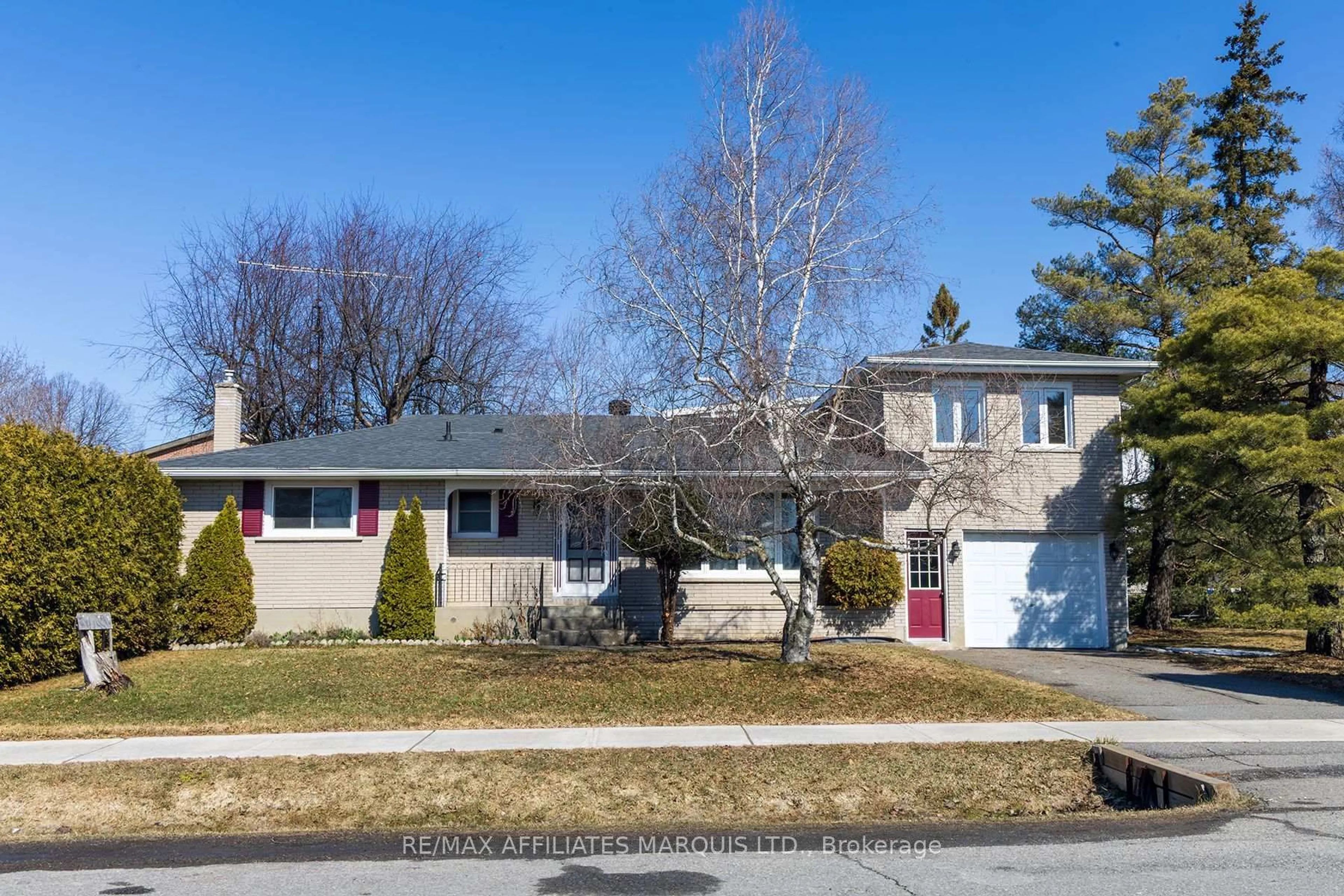 Home with vinyl exterior material, street for 66 Fifth St, South Dundas Ontario K0C 1X0