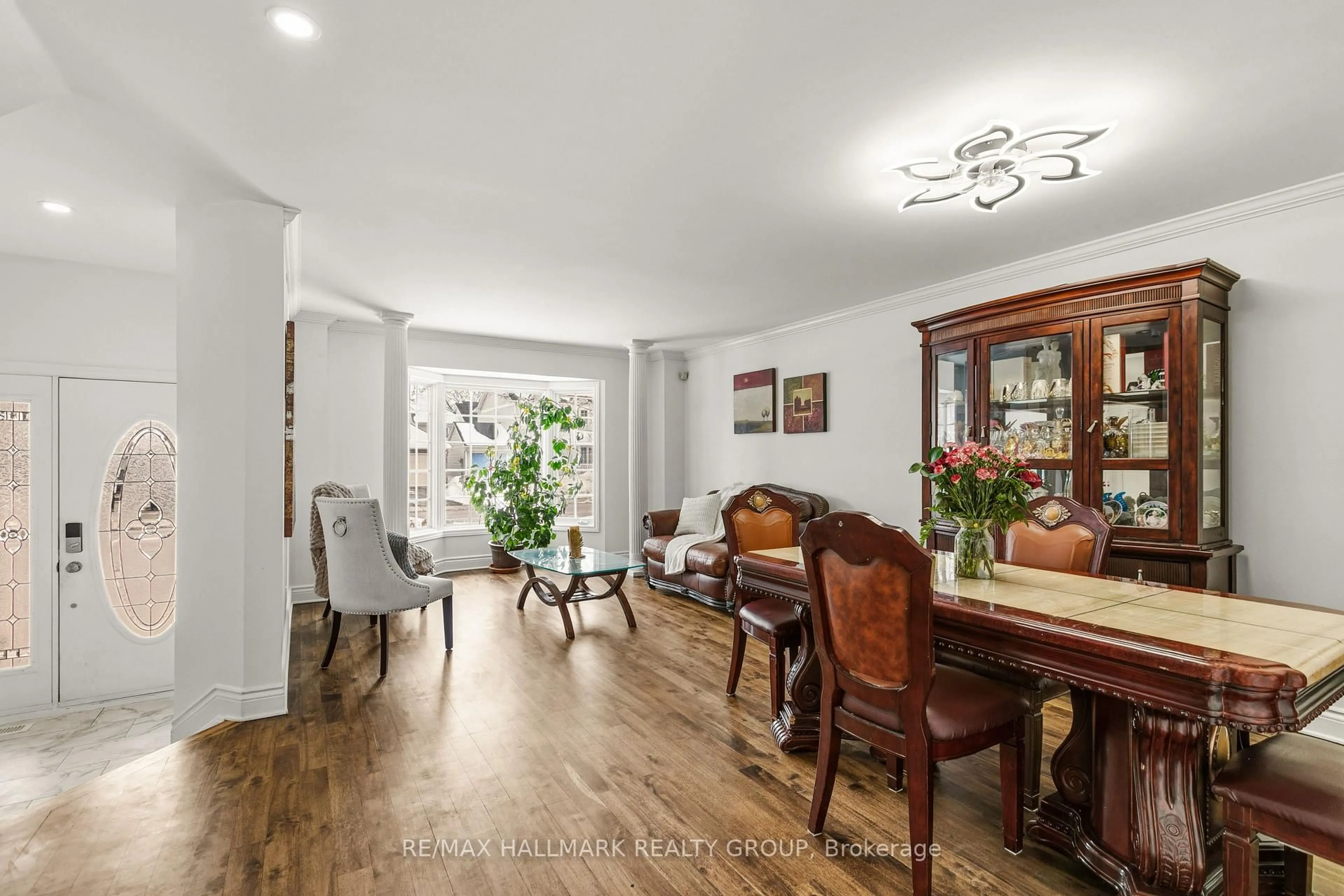 Dining room, wood/laminate floor for 340 Stoneway Dr, Ottawa Ontario K2G 6G8