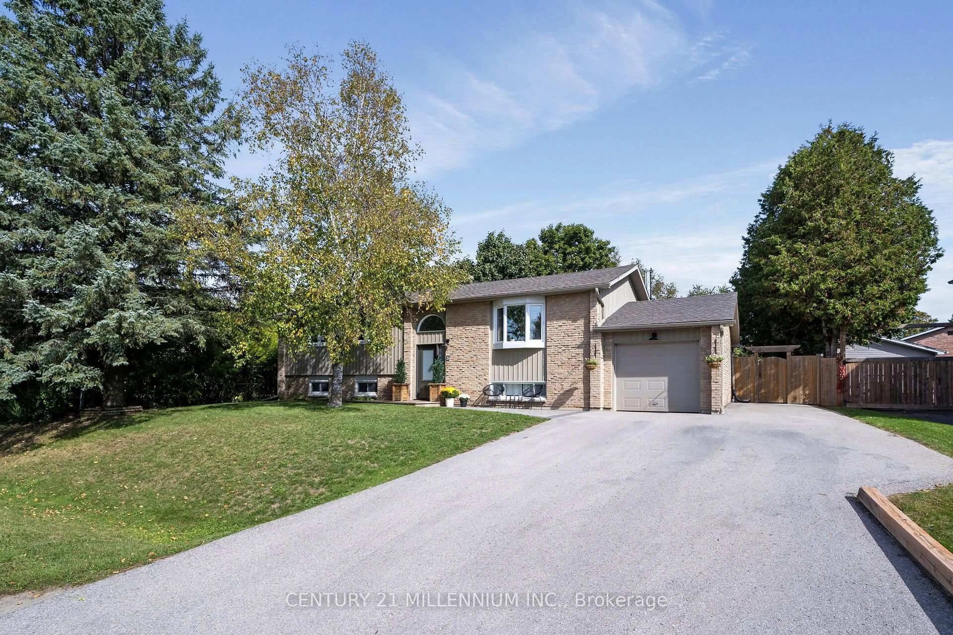 A pic from outside/outdoor area/front of a property/back of a property/a pic from drone, street for 3 Currie Rd, Erin Ontario N0B 1Z0