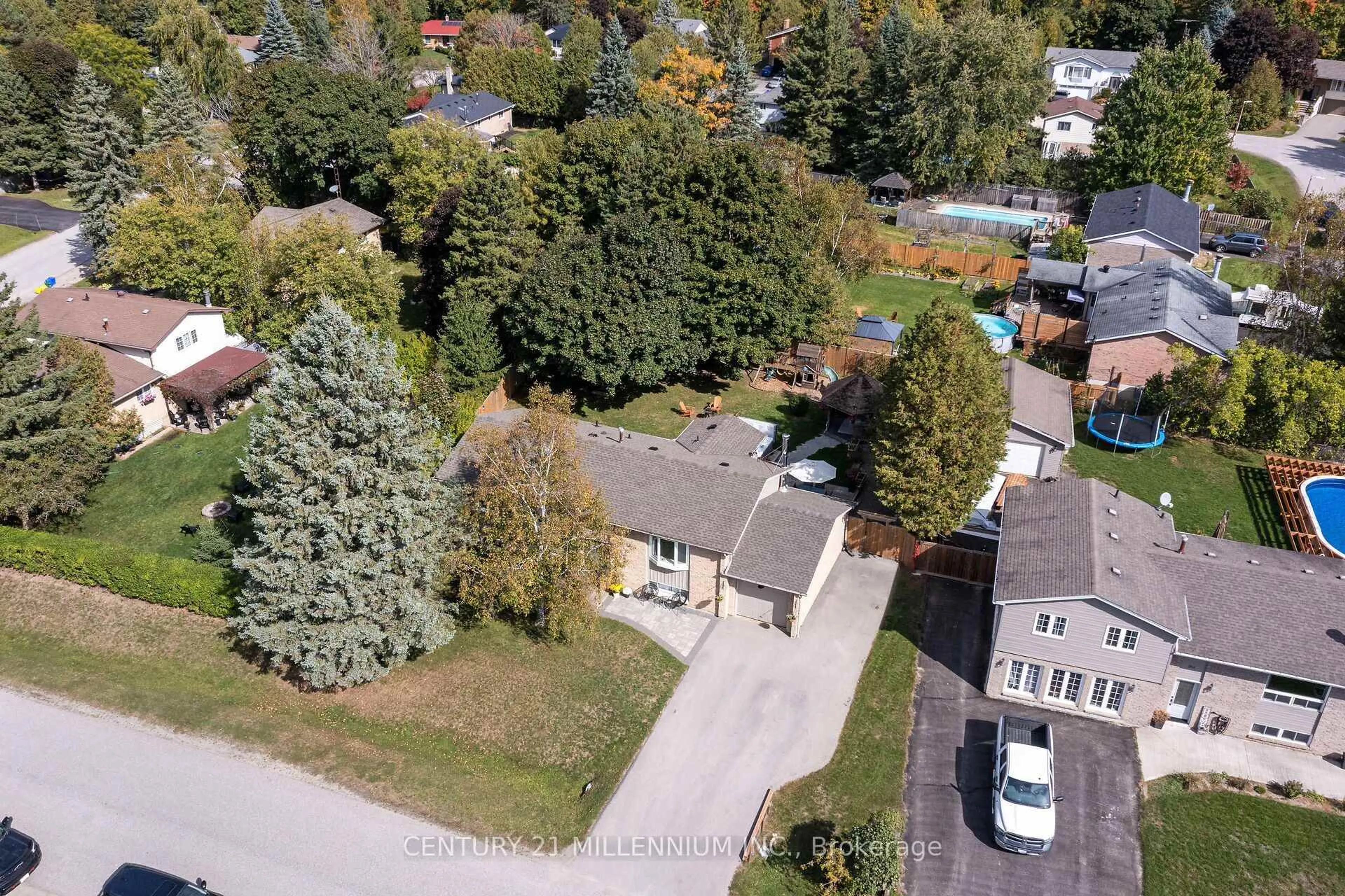 A pic from outside/outdoor area/front of a property/back of a property/a pic from drone, street for 3 Currie Rd, Erin Ontario N0B 1Z0