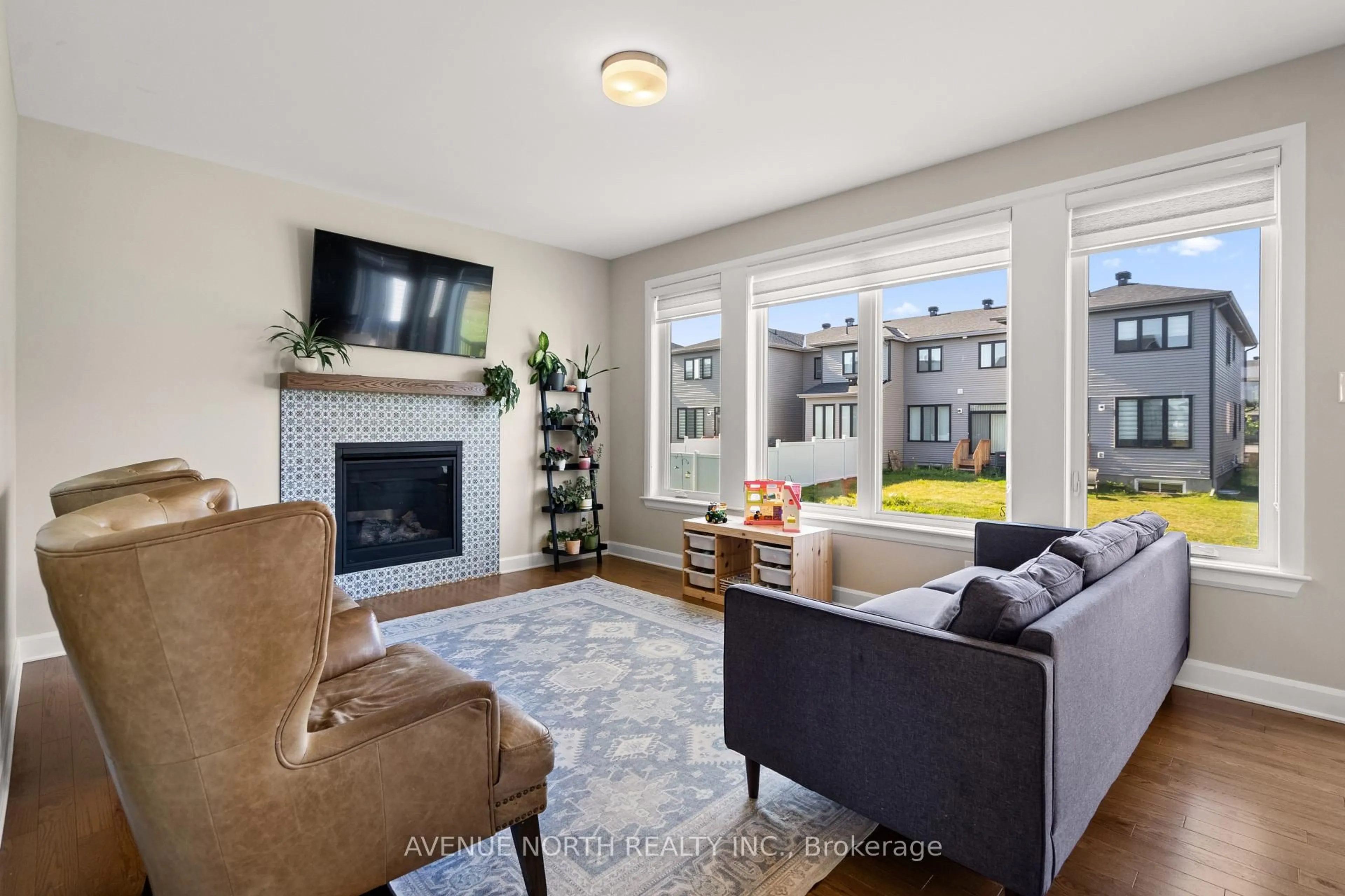 Living room with furniture, unknown for 809 GAMBLE Dr, Russell Ontario K4R 0G6