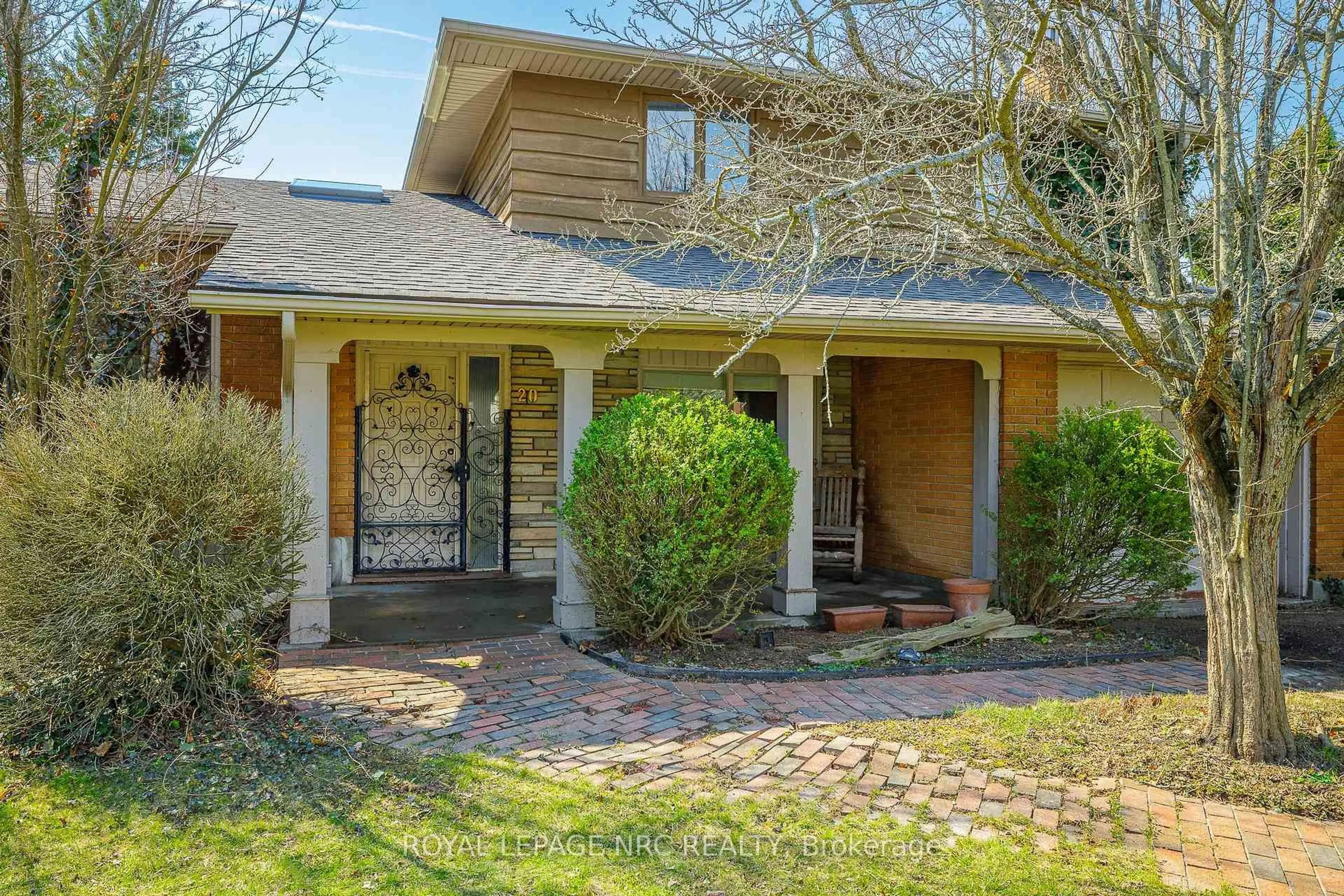 Unknown for 20 Old Coach Rd, St. Catharines Ontario L2N 2P3