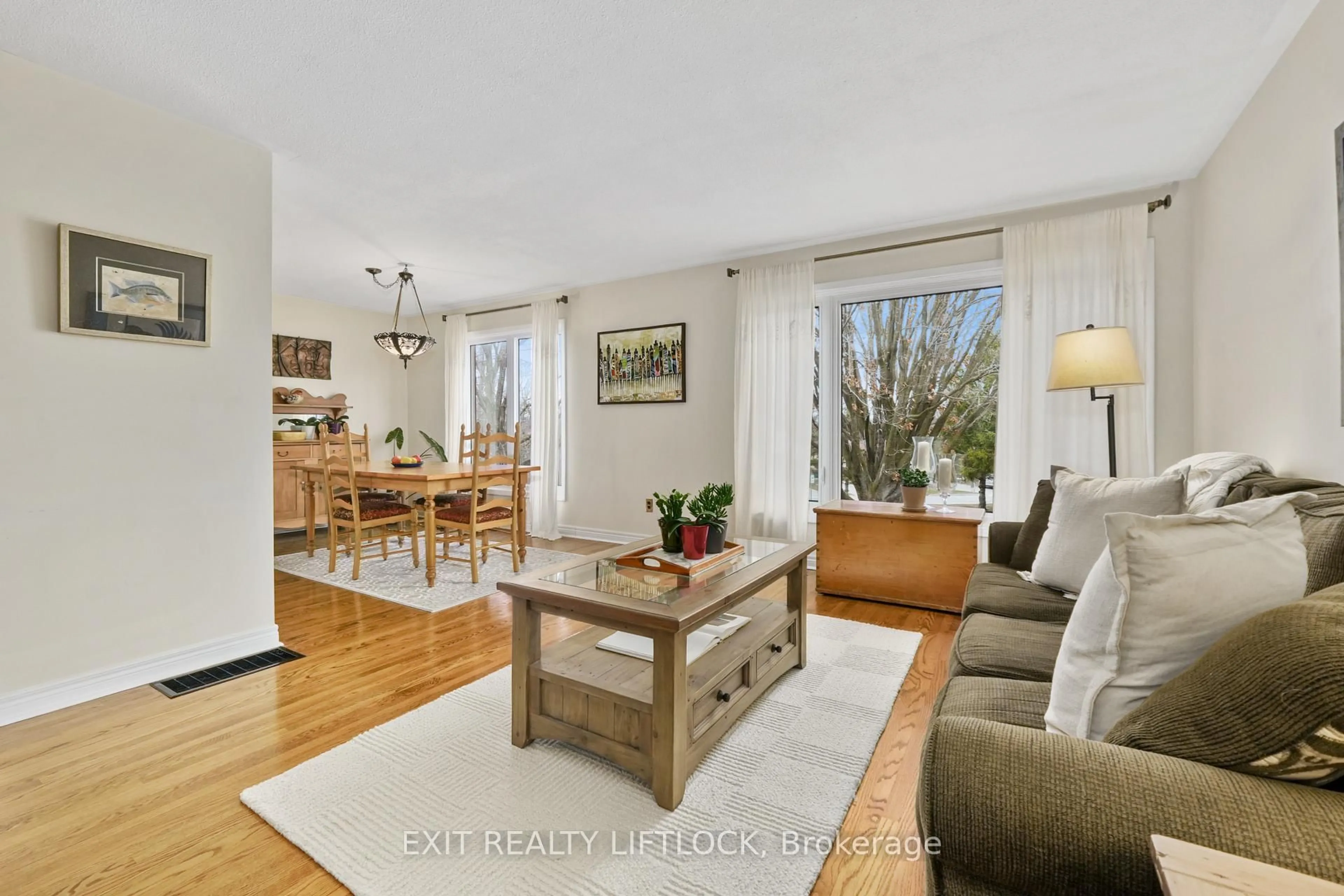 Living room with furniture, wood/laminate floor for 273 Maxwell Ave, Peterborough Ontario K9J 1B4