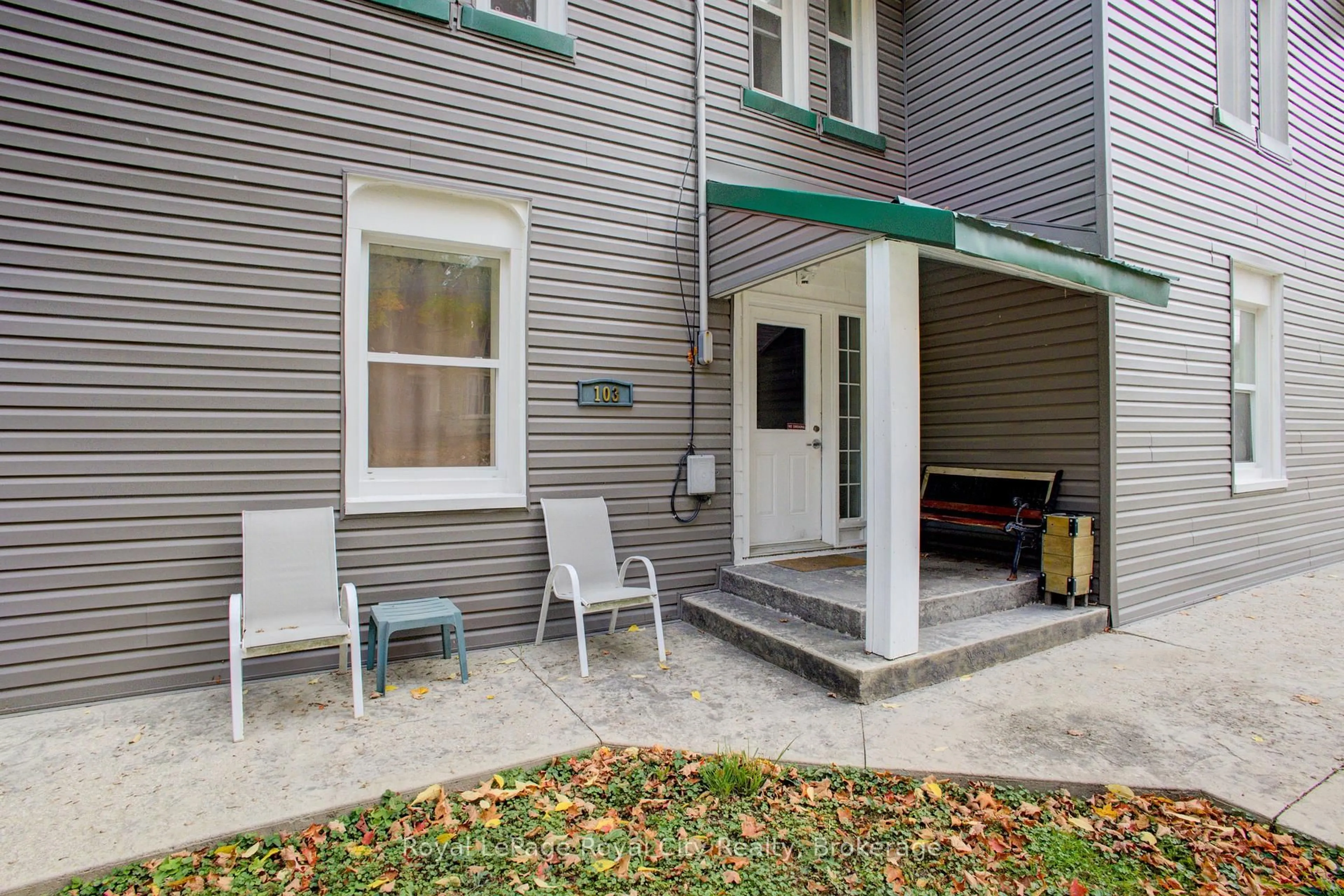 Patio, street for 103 Patrick St, North Huron Ontario N0G 2N0