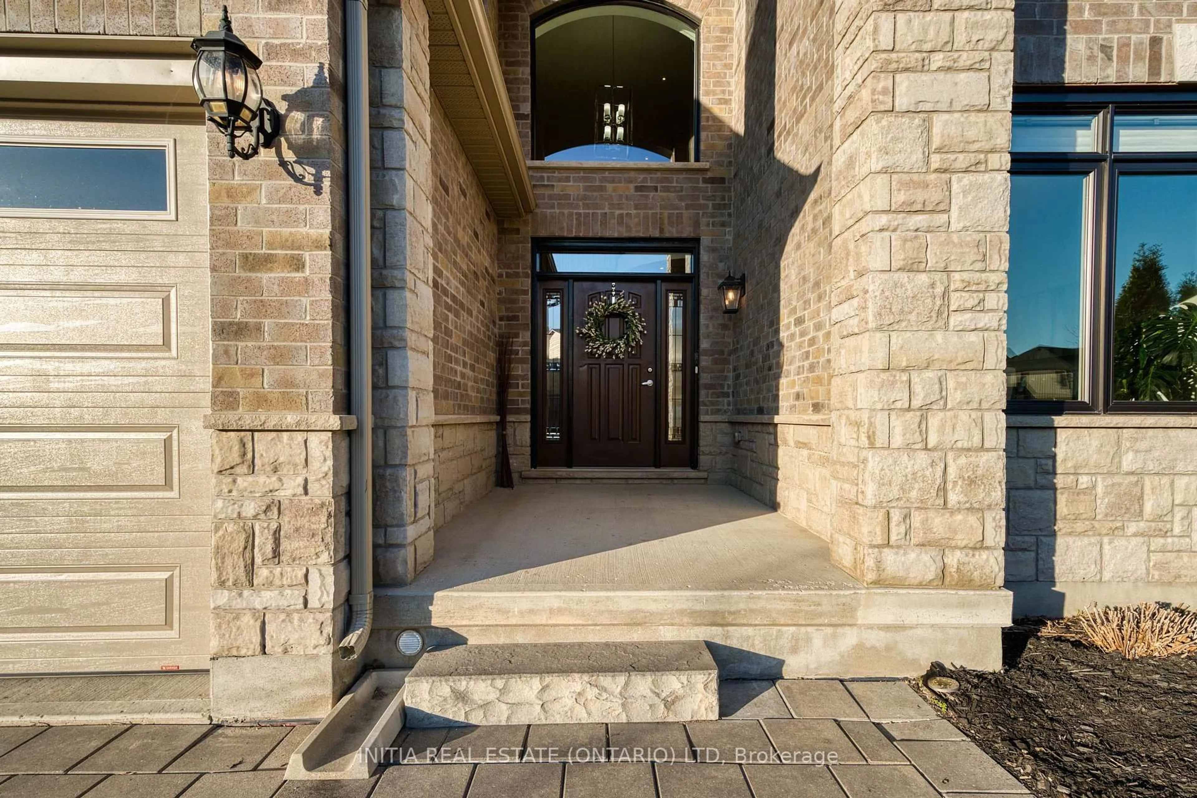 Unknown for 1375 Dyer Cres, London North Ontario N6G 0S6