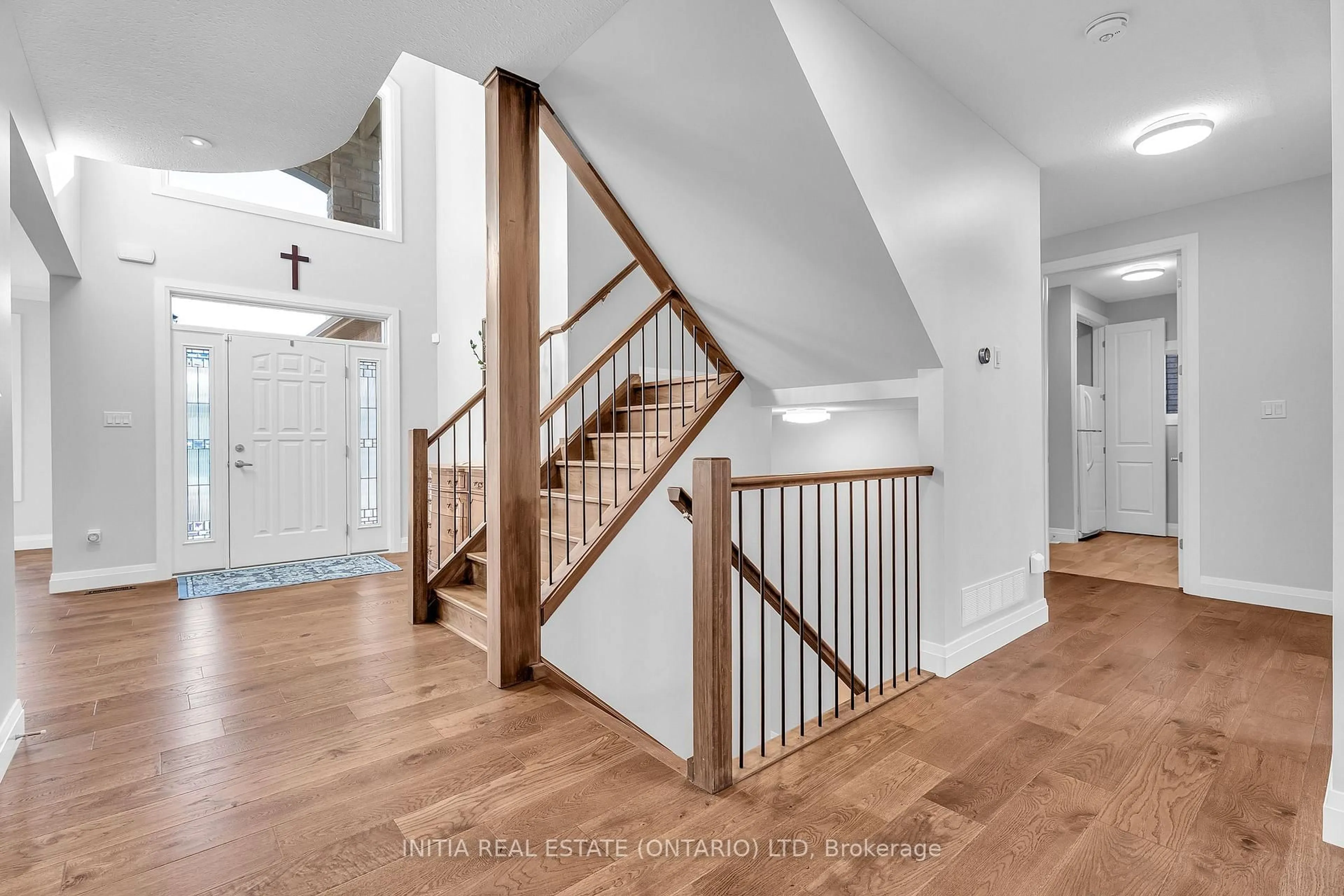 Indoor entryway for 1375 Dyer Cres, London North Ontario N6G 0S6