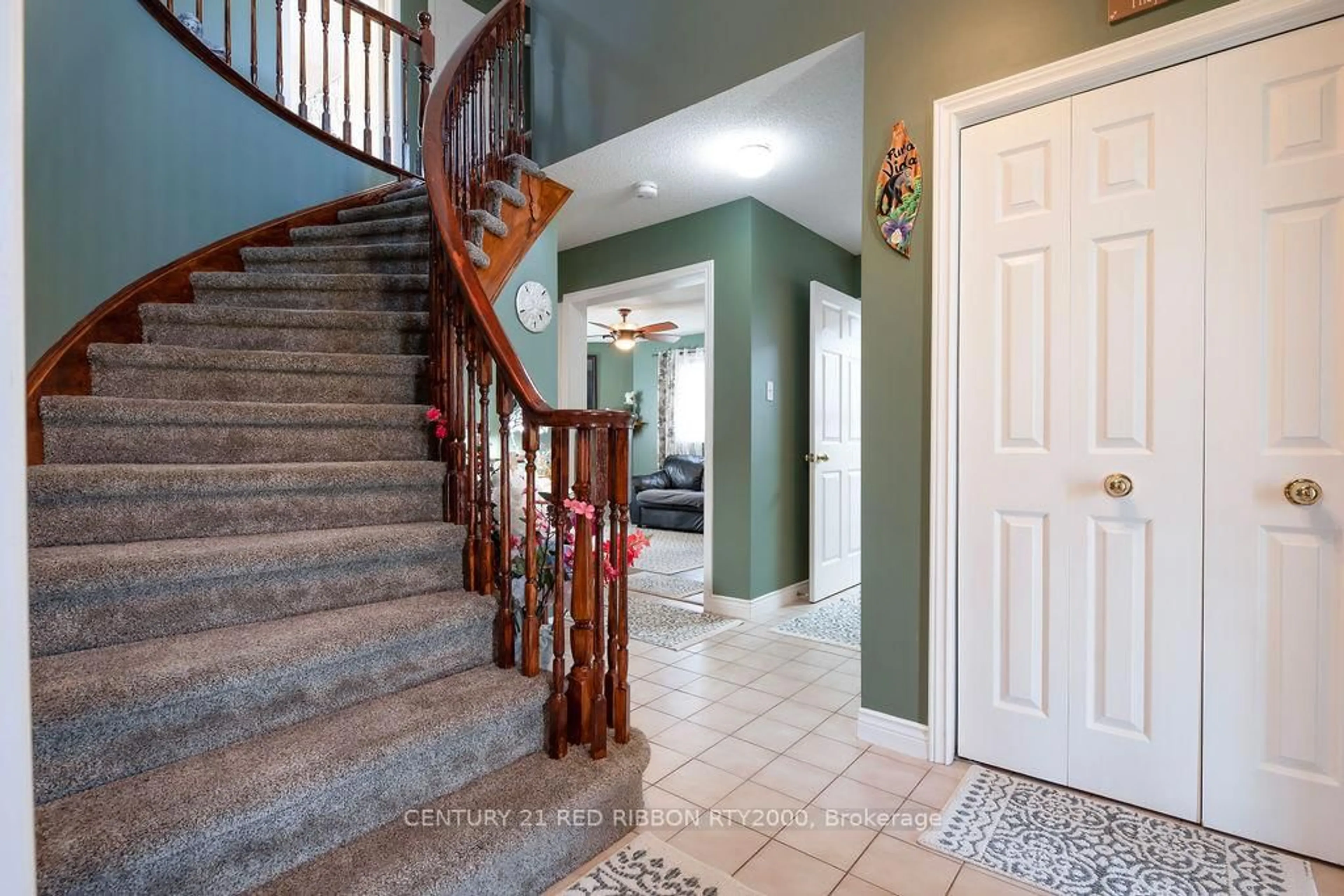 Indoor entryway for 232 Thorne Dr, Strathroy-Caradoc Ontario N7G 4C2