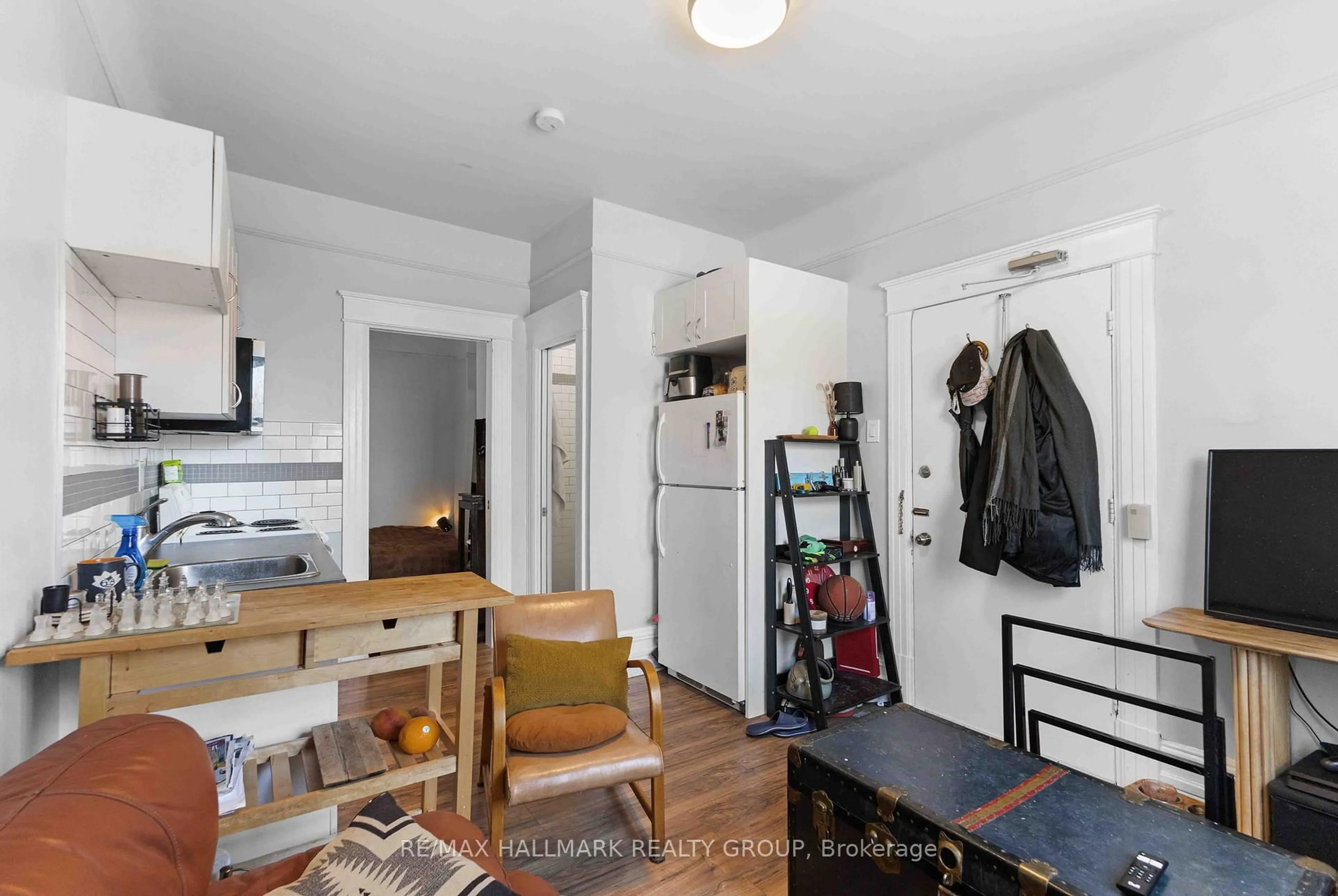 Unknown for 70 Anderson St, Ottawa Ontario K1R 6T7