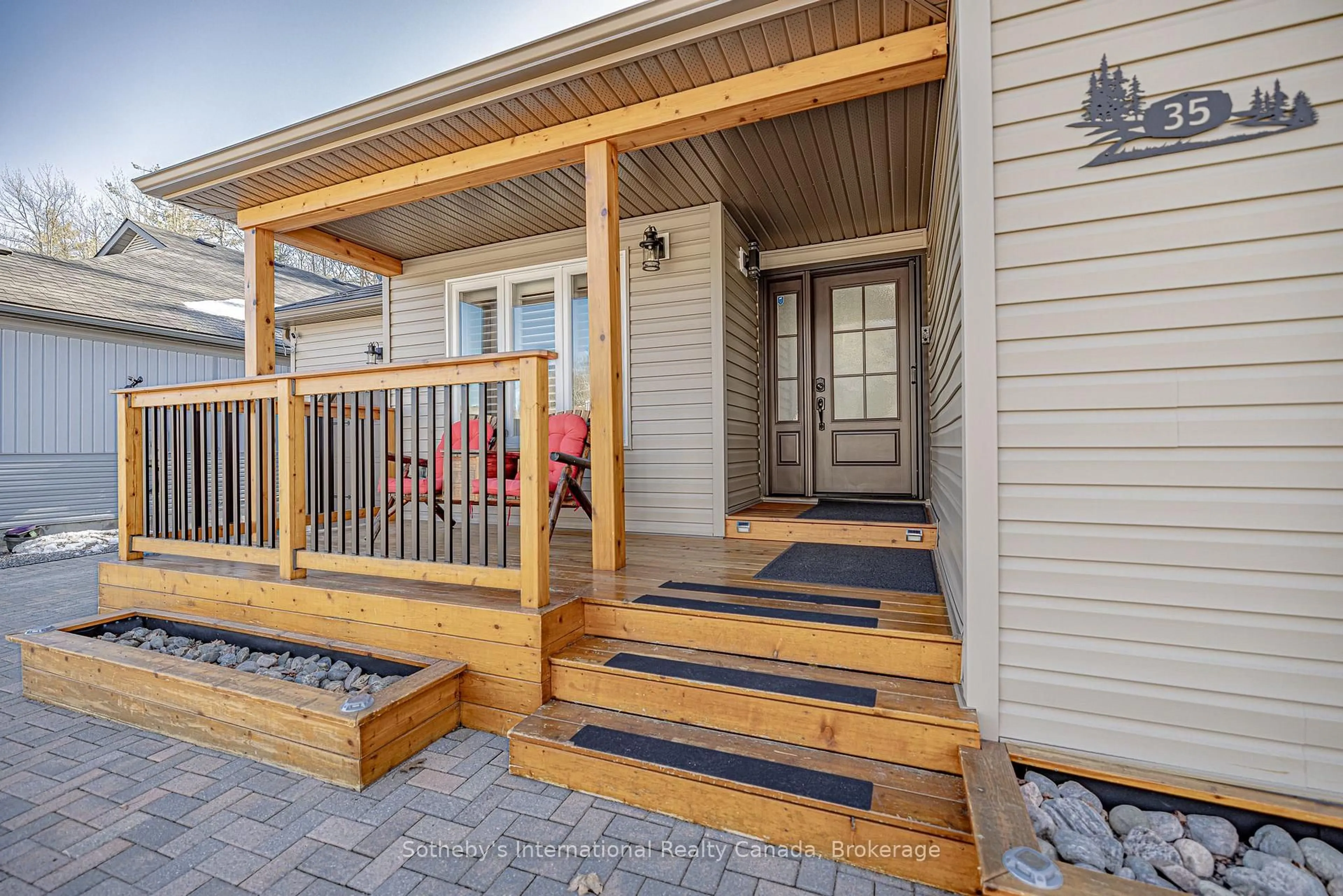 Unknown for 35 Pineridge Gate, Gravenhurst Ontario P1P 1Y4