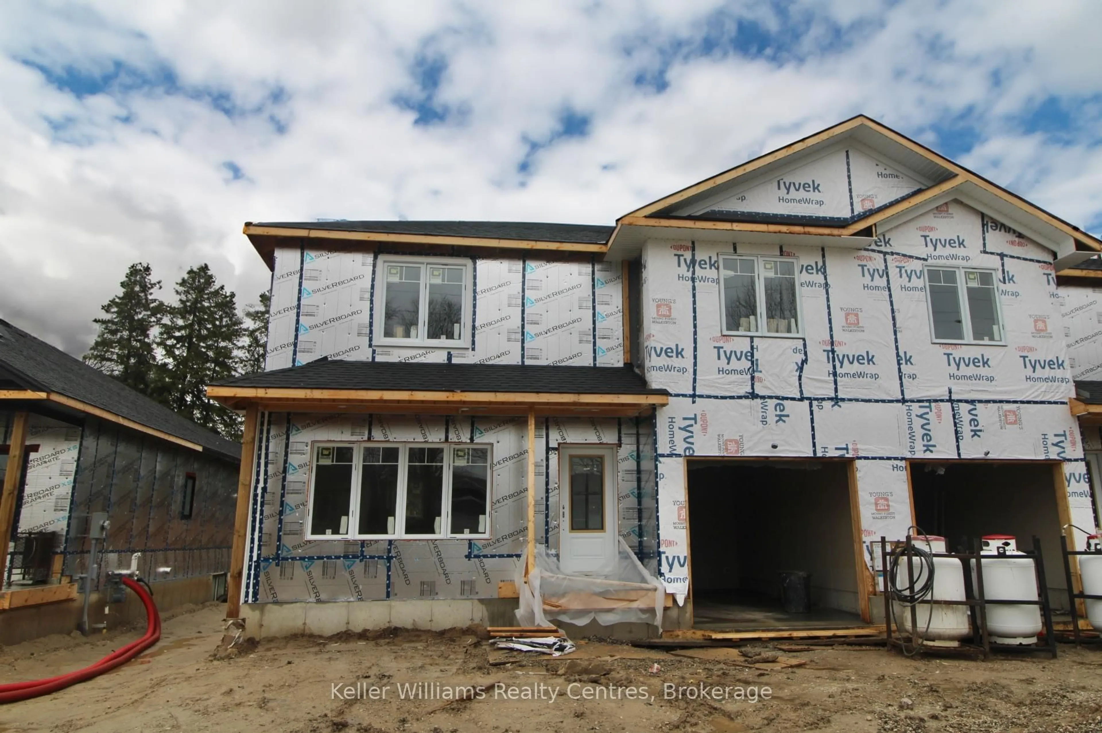 Home with vinyl exterior material, building for 90 Griffith St, Brockton Ontario N0G 2V0