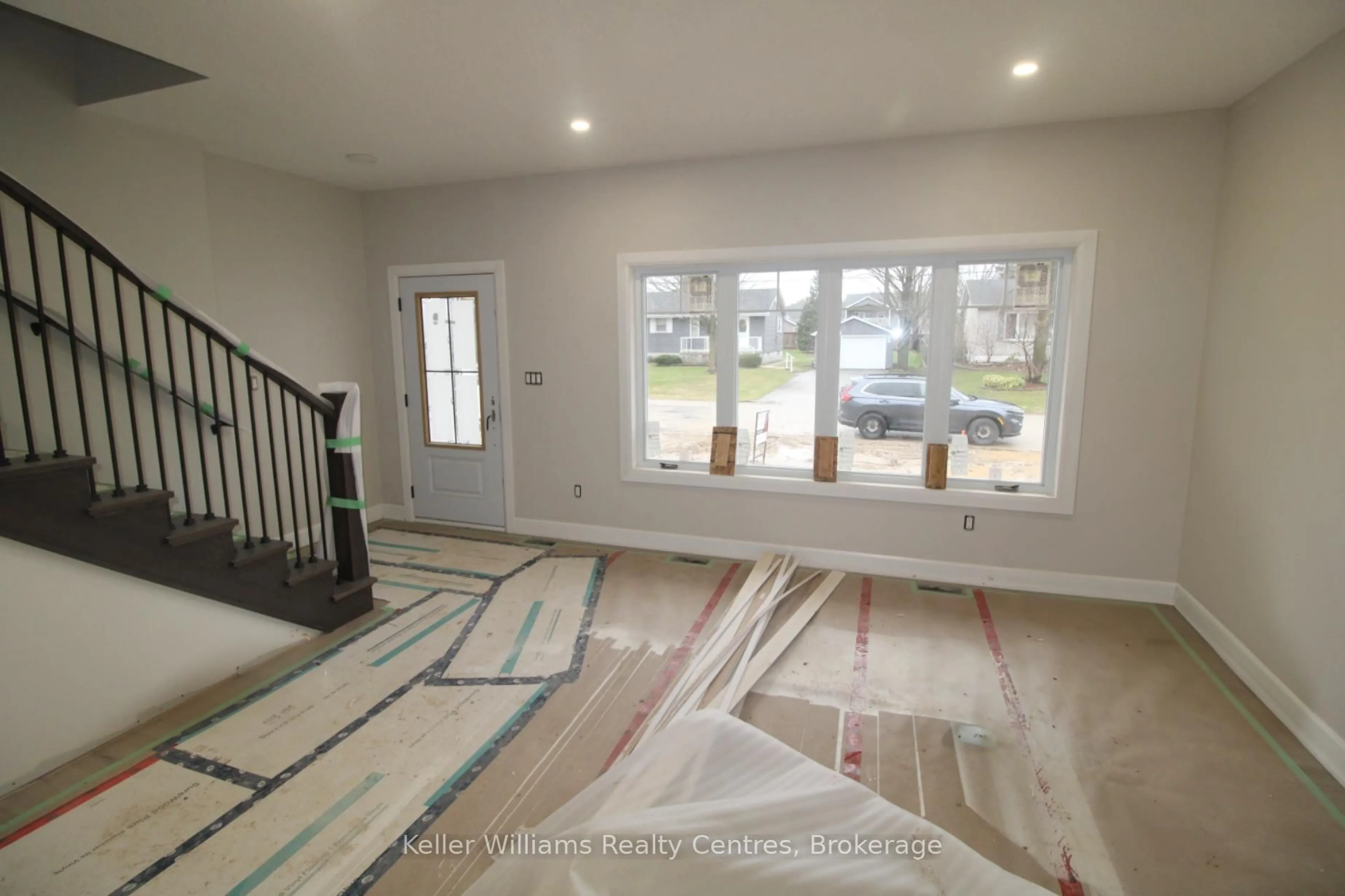 Indoor entryway for 90 Griffith St, Brockton Ontario N0G 2V0