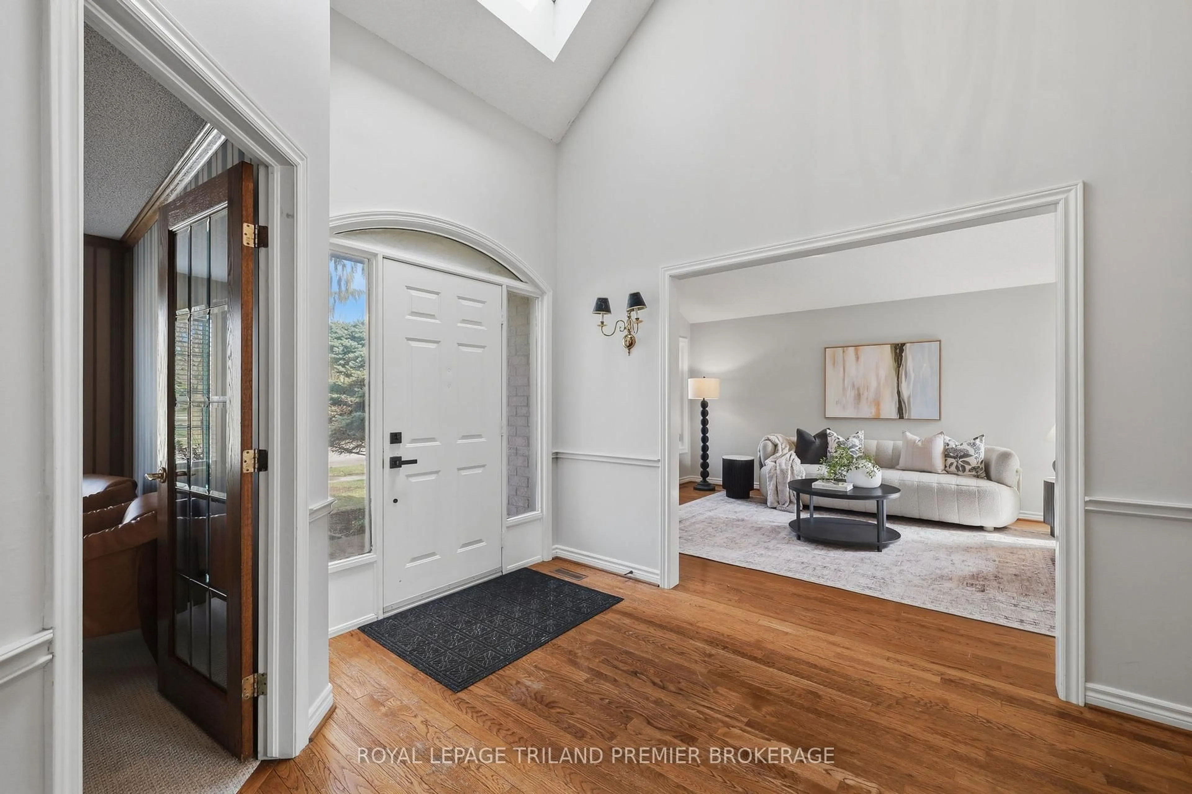 Indoor entryway for 128 Hartson Rd, London North Ontario N6H 4Z6