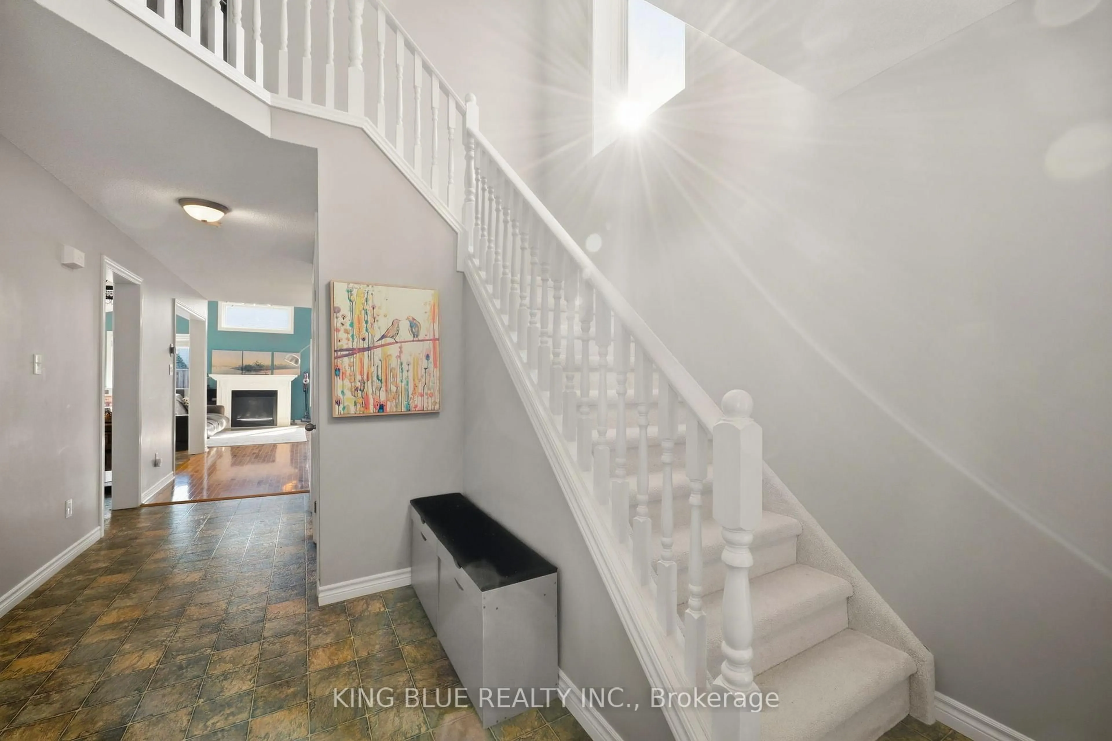 Indoor entryway for 1815 BAYSWATER Cres, London North Ontario N6G 5N1