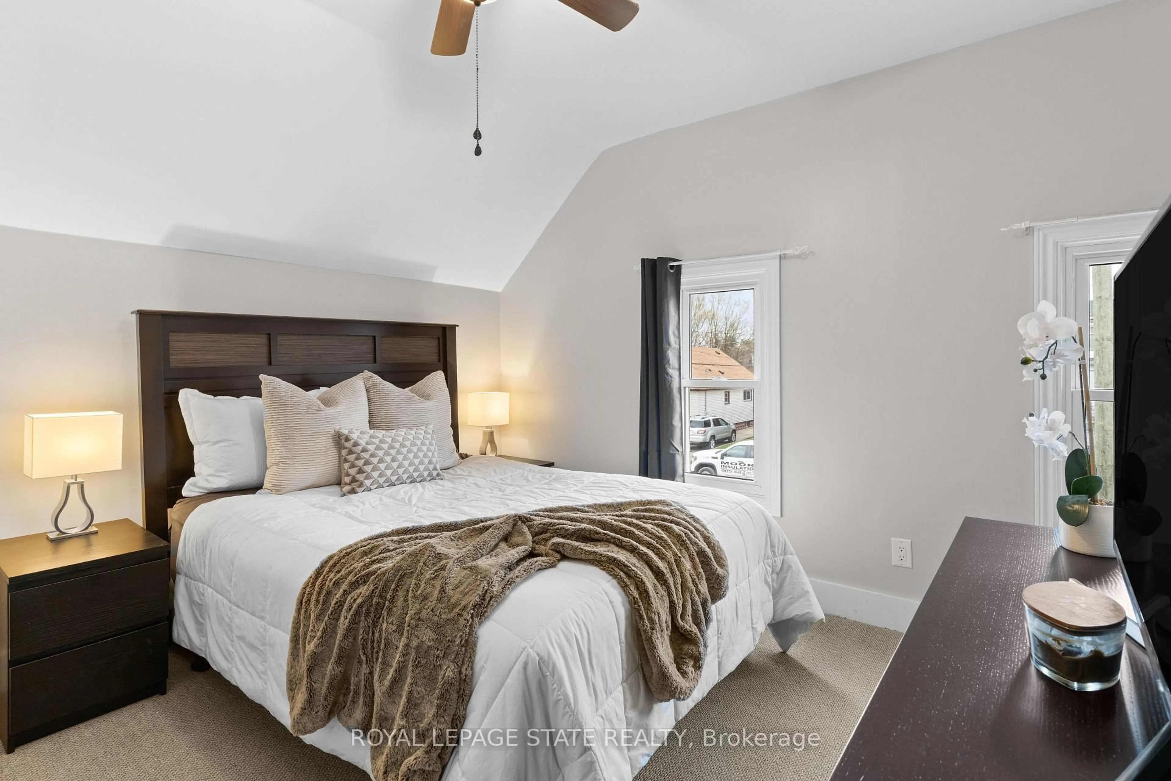 Bedroom with bed, unknown for 109 Wilton Ave, Welland Ontario L3C 2A1