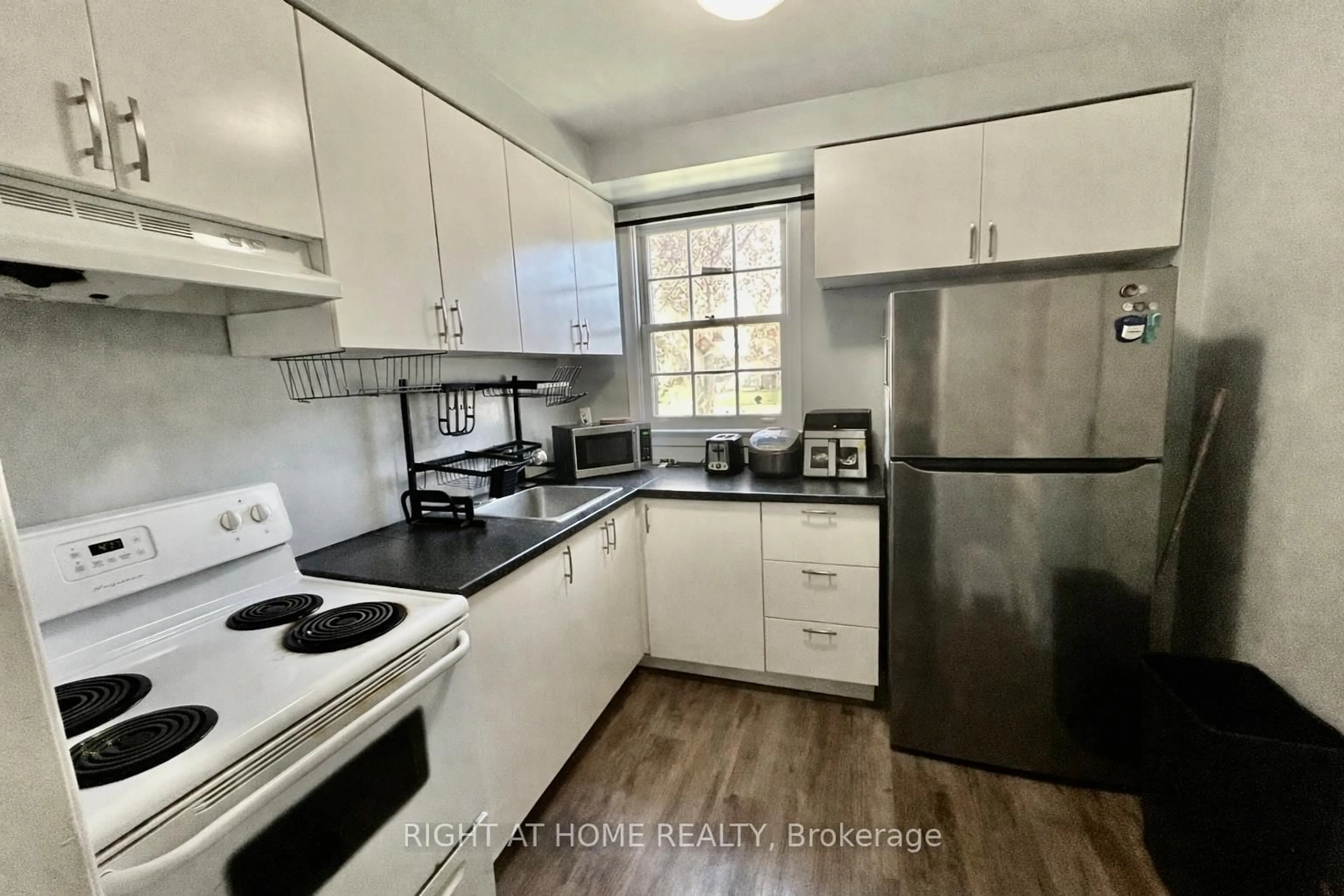 Standard kitchen, unknown for 266 Westcourt Pl, Waterloo Ontario N2L 2R7