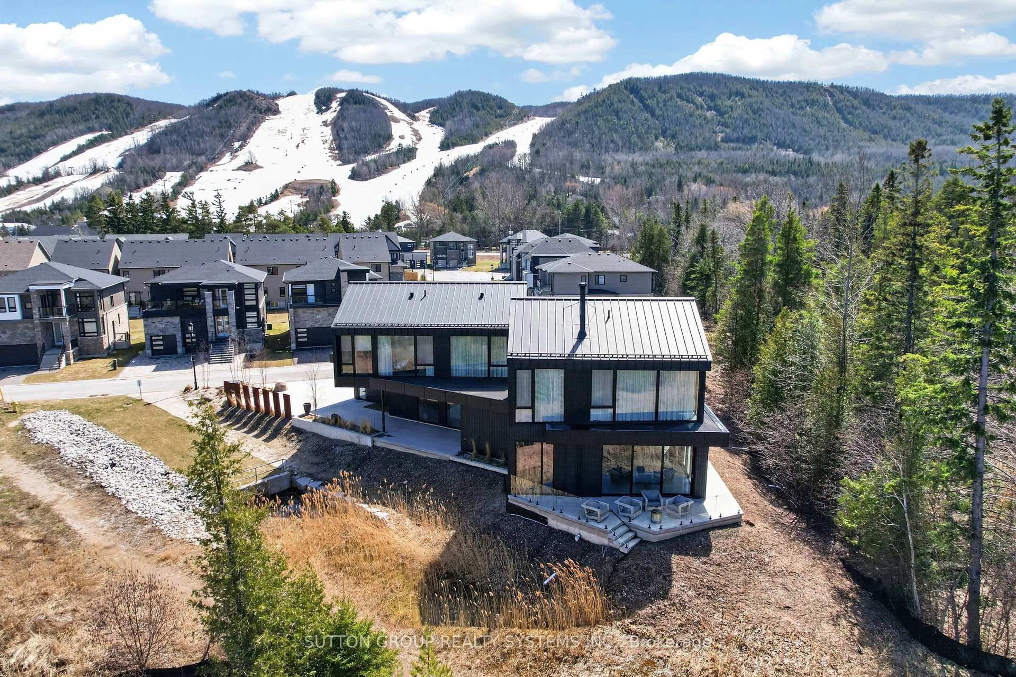 A pic from outside/outdoor area/front of a property/back of a property/a pic from drone, mountain view for 120 Sebastian St, Blue Mountains Ontario N0H 1J0