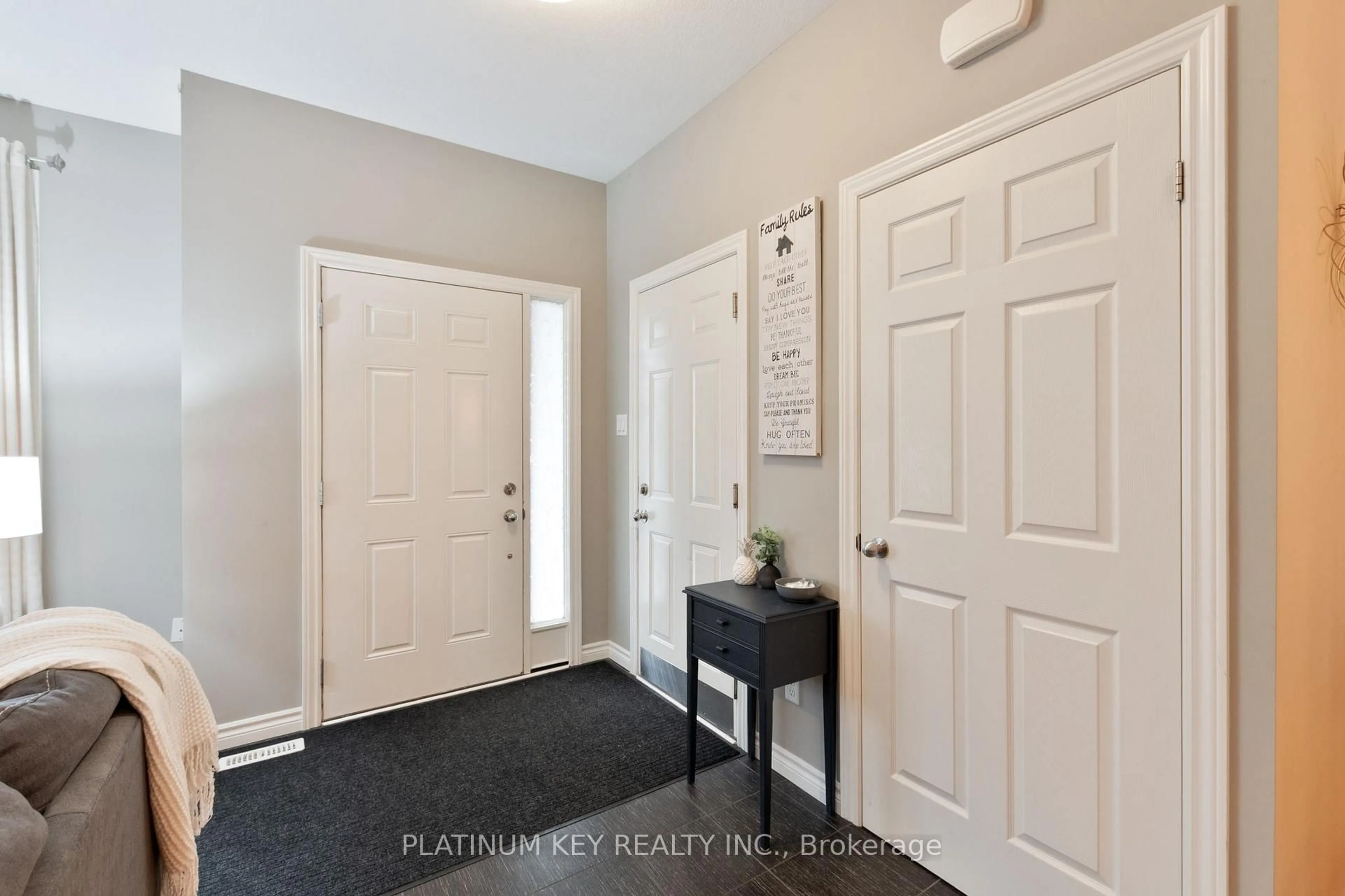 Indoor entryway for 56 Cassie Cres, Strathroy-Caradoc Ontario N7G 4E2