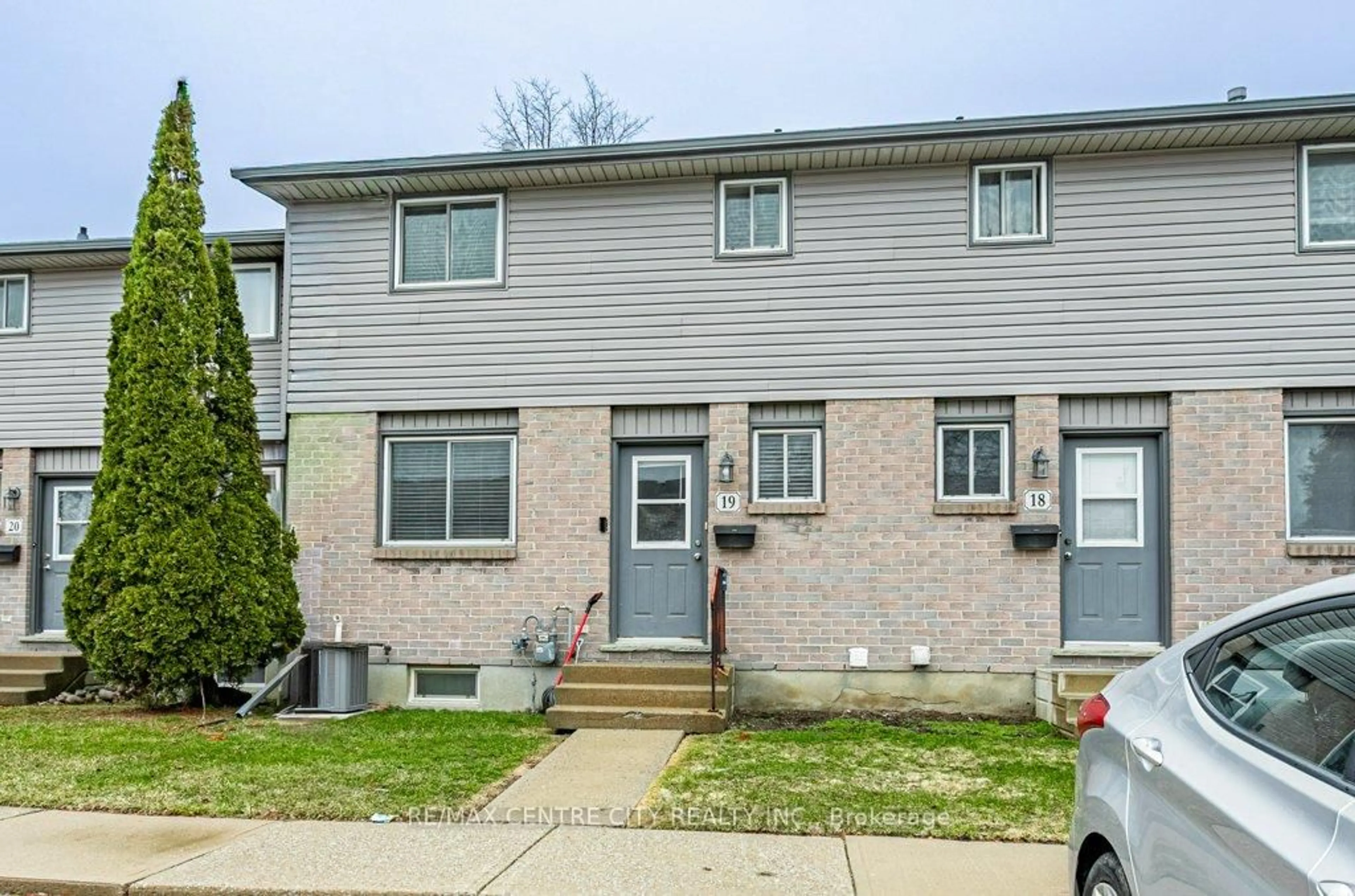 Unknown for 490 Third St #19, London East Ontario N5V 4A2