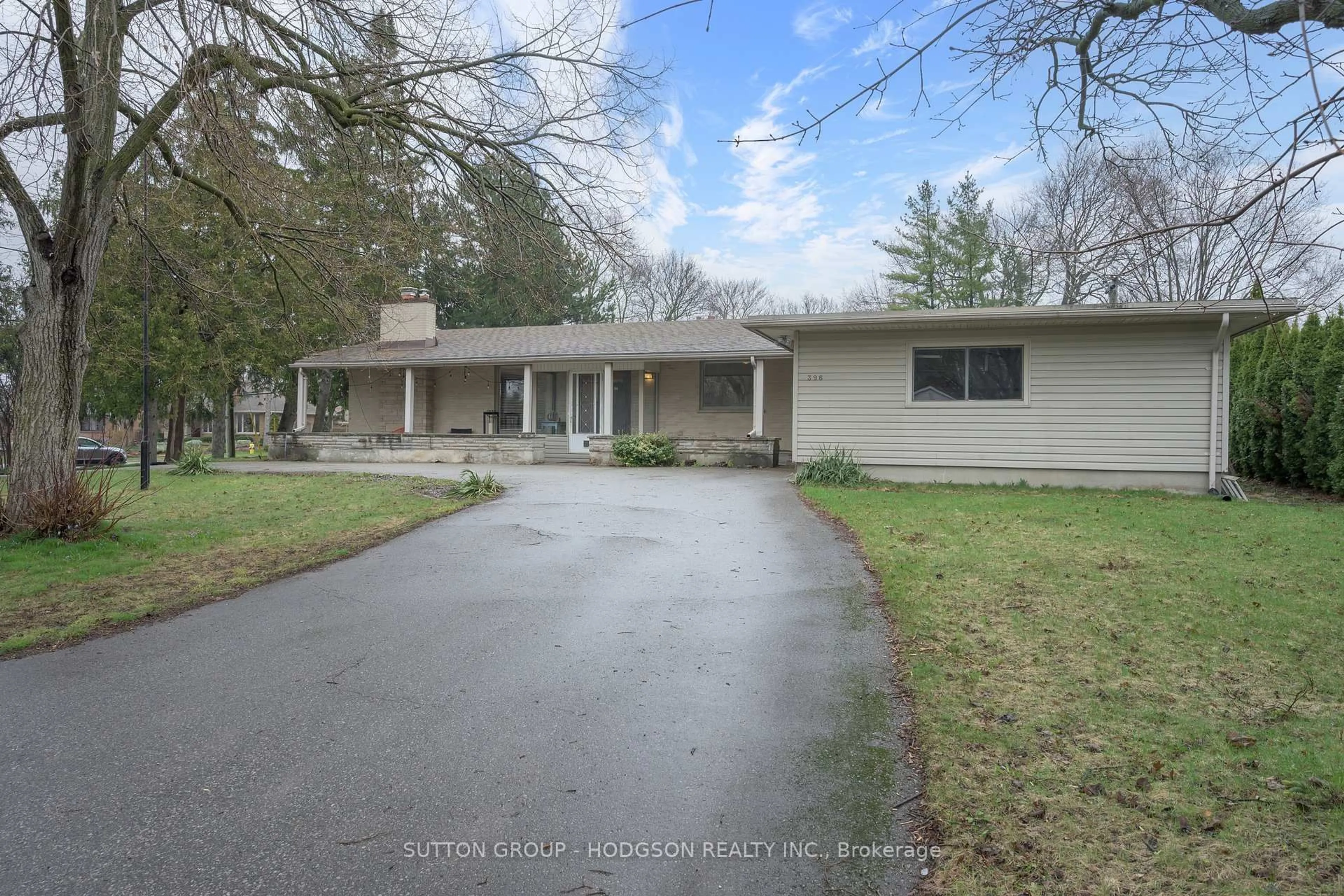A pic from outside/outdoor area/front of a property/back of a property/a pic from drone, street for 396 Averill Gate, London South Ontario N6C 4E2