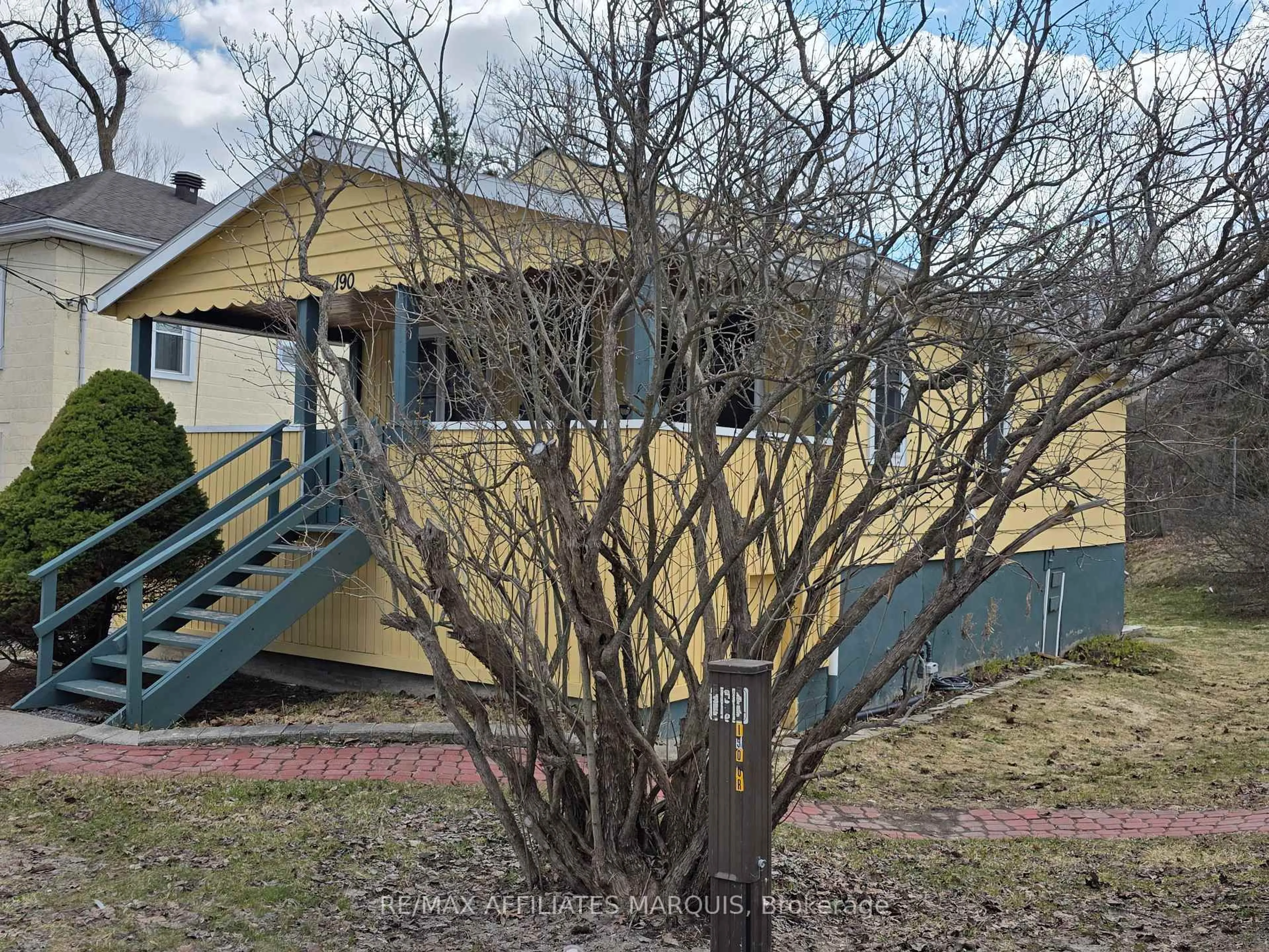 A pic from outside/outdoor area/front of a property/back of a property/a pic from drone, street for 190 Ormond St, Brockville Ontario K6V 2L3