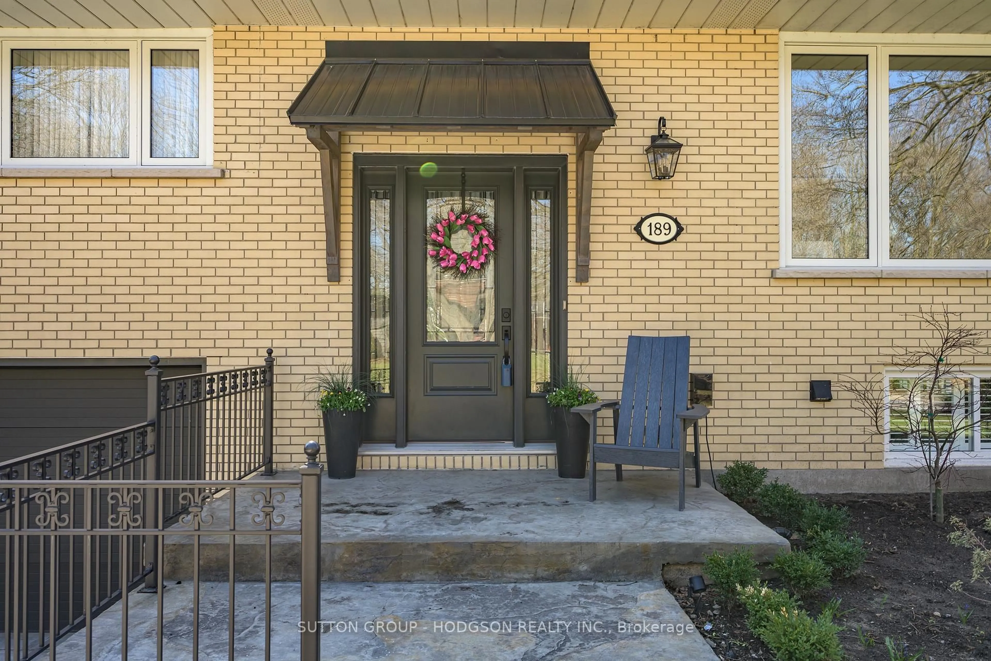 Indoor entryway for 189 Hunt Club Dr, London North Ontario N6H 3Y8